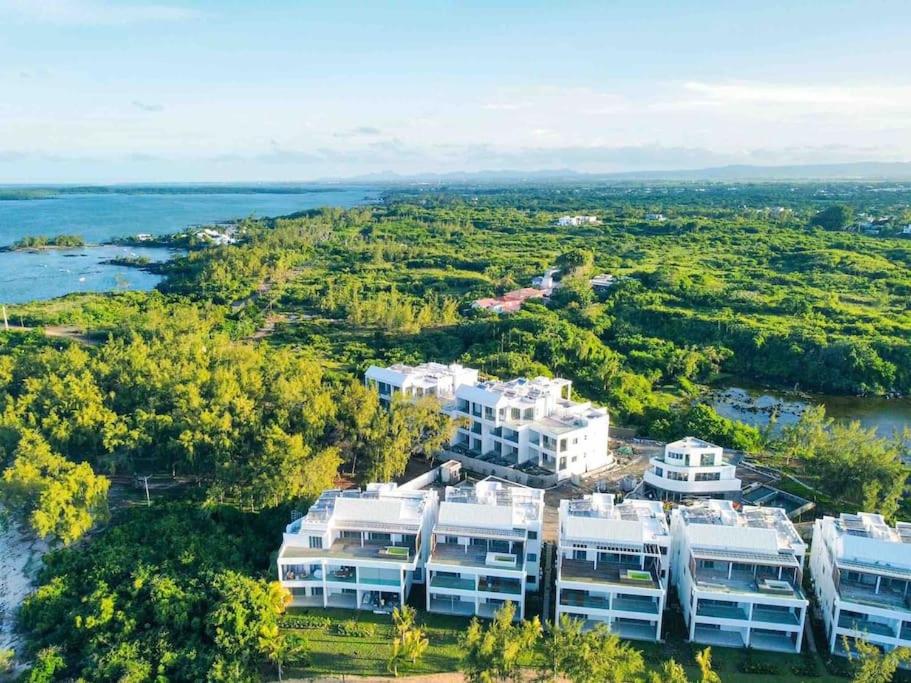 Oceanfront 3BR and 3BA Apartment with beach access