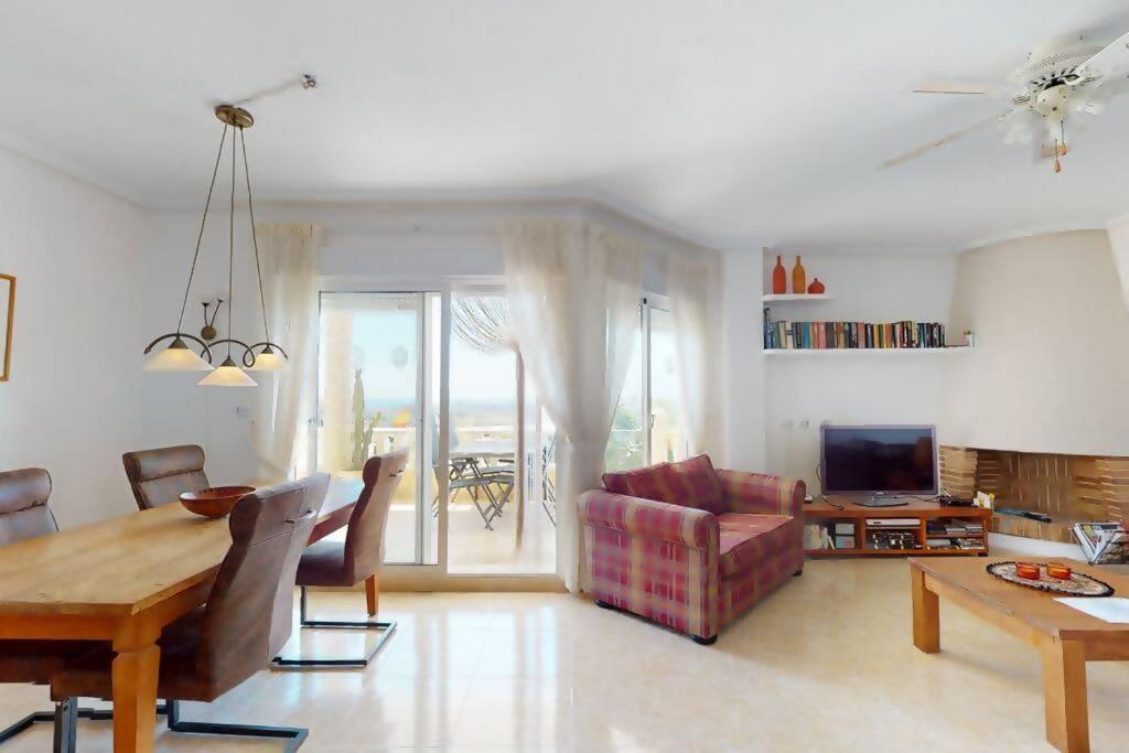 Immaculate bungalow with amazing sea views