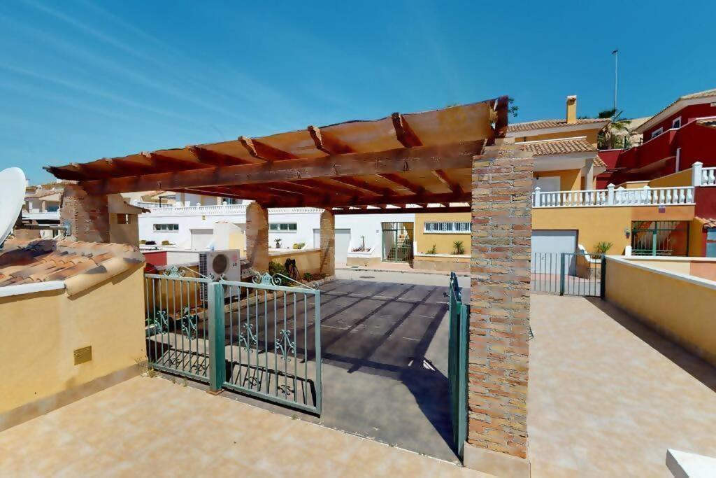Immaculate bungalow with amazing sea views