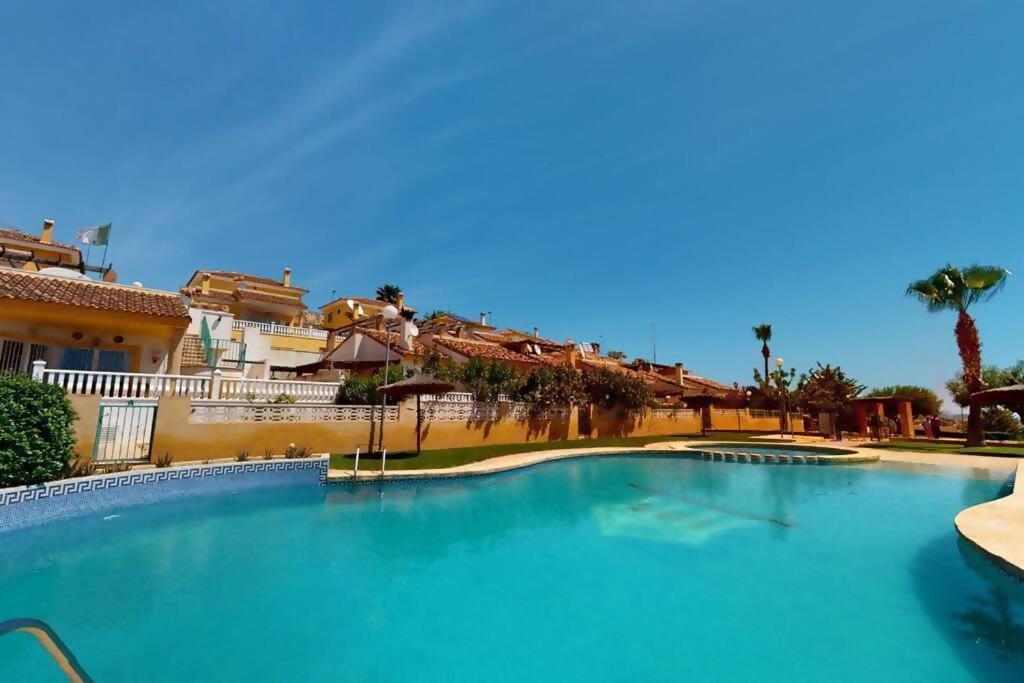 Immaculate bungalow with amazing sea views