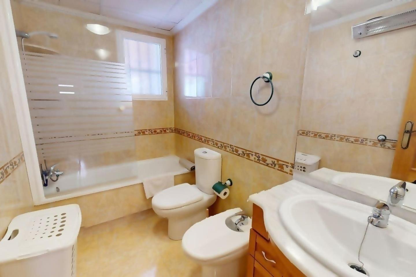 Immaculate bungalow with amazing sea views