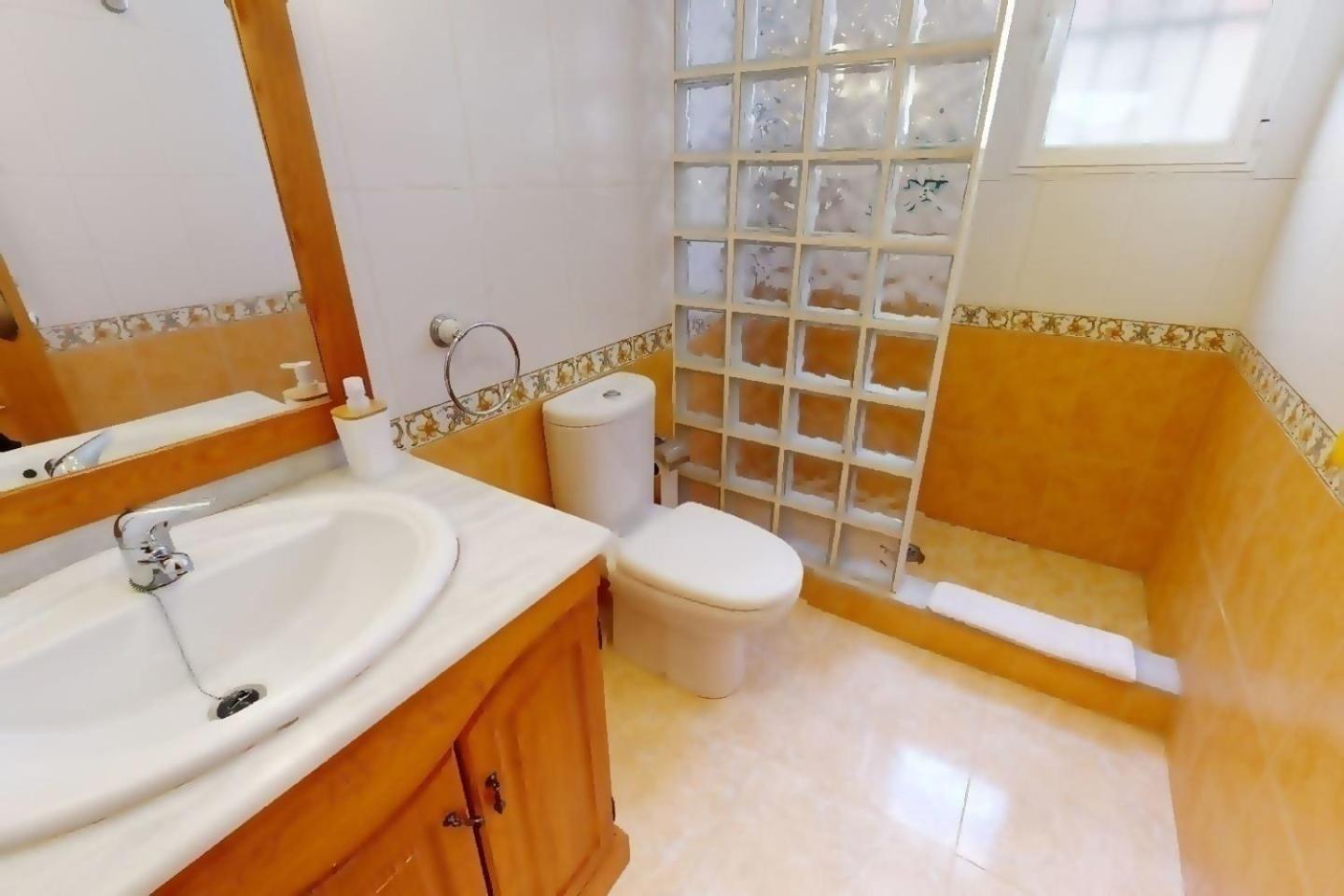 Immaculate bungalow with amazing sea views