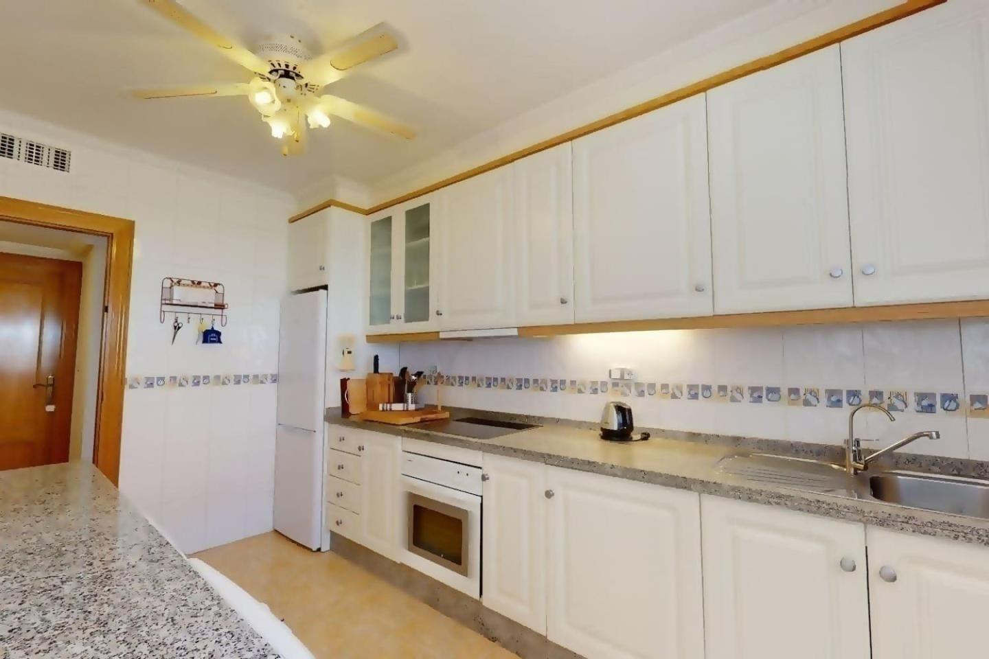 Immaculate bungalow with amazing sea views
