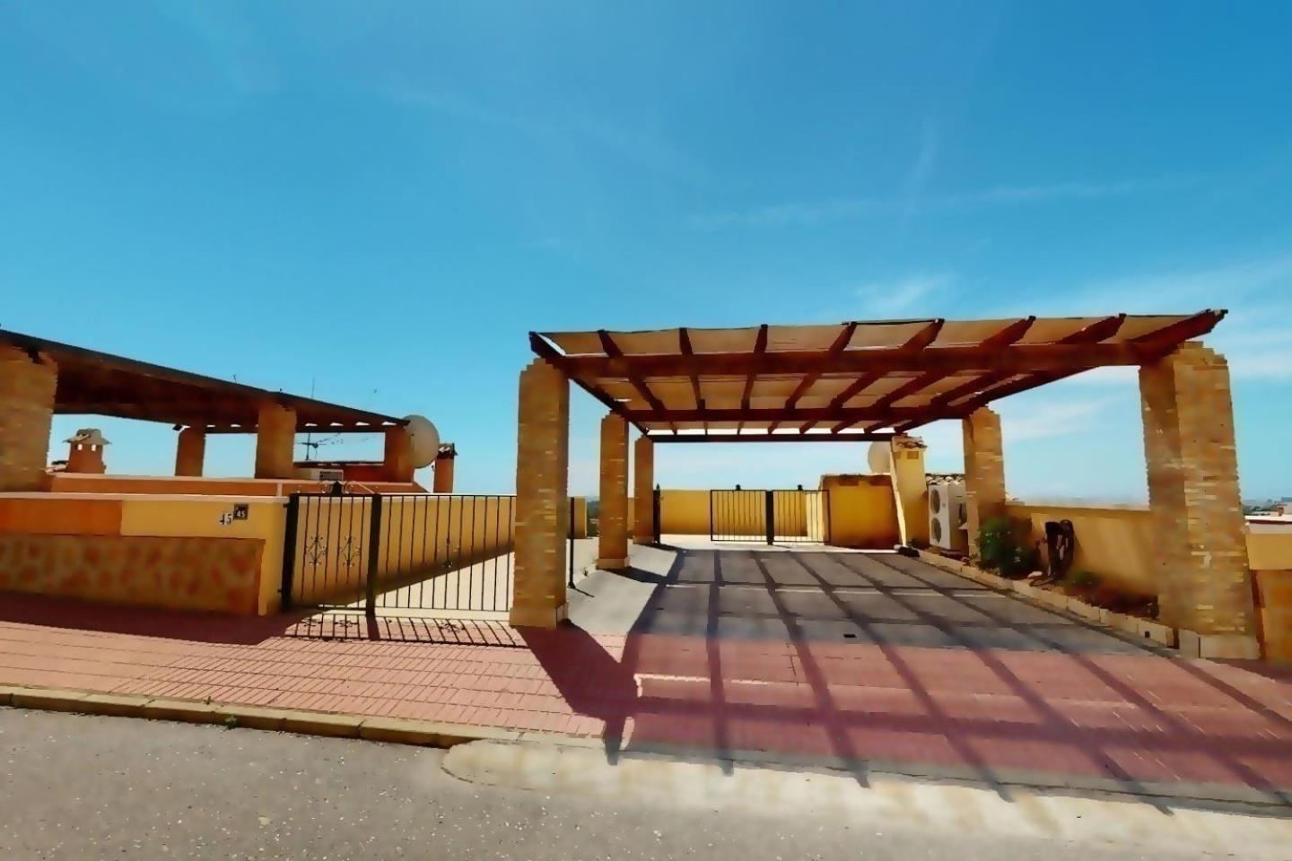 Immaculate bungalow with amazing sea views