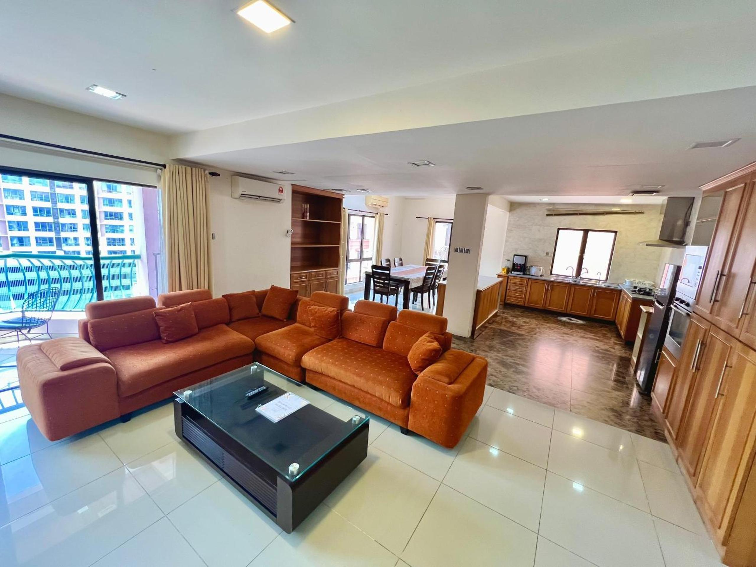 THE PENTHOUSE - MARINA COURT CONDO FAMILY 4 Bedrooms photo 1