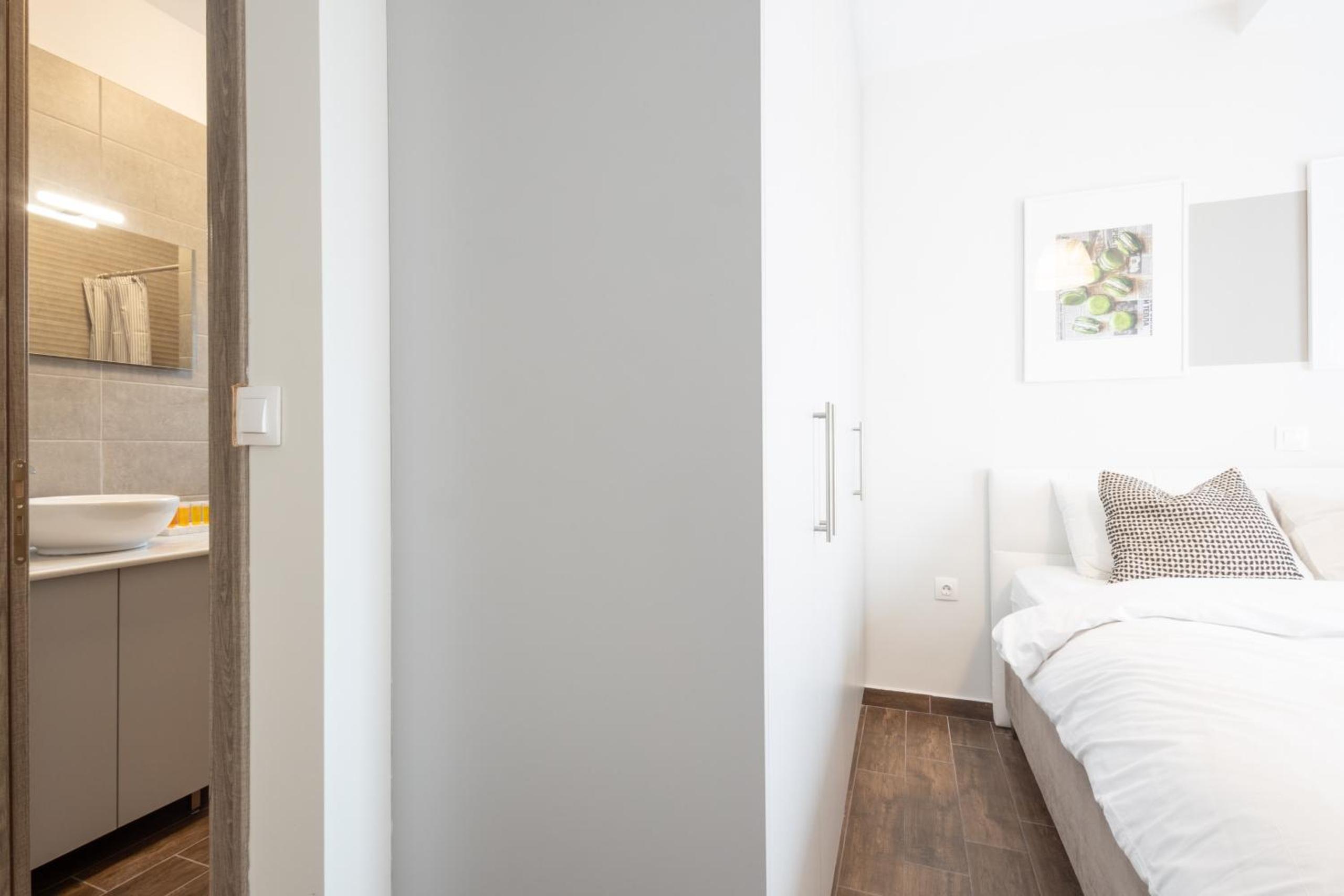 Luxury Beachfront Suite in Voula Premium 2-Bedroom Stay