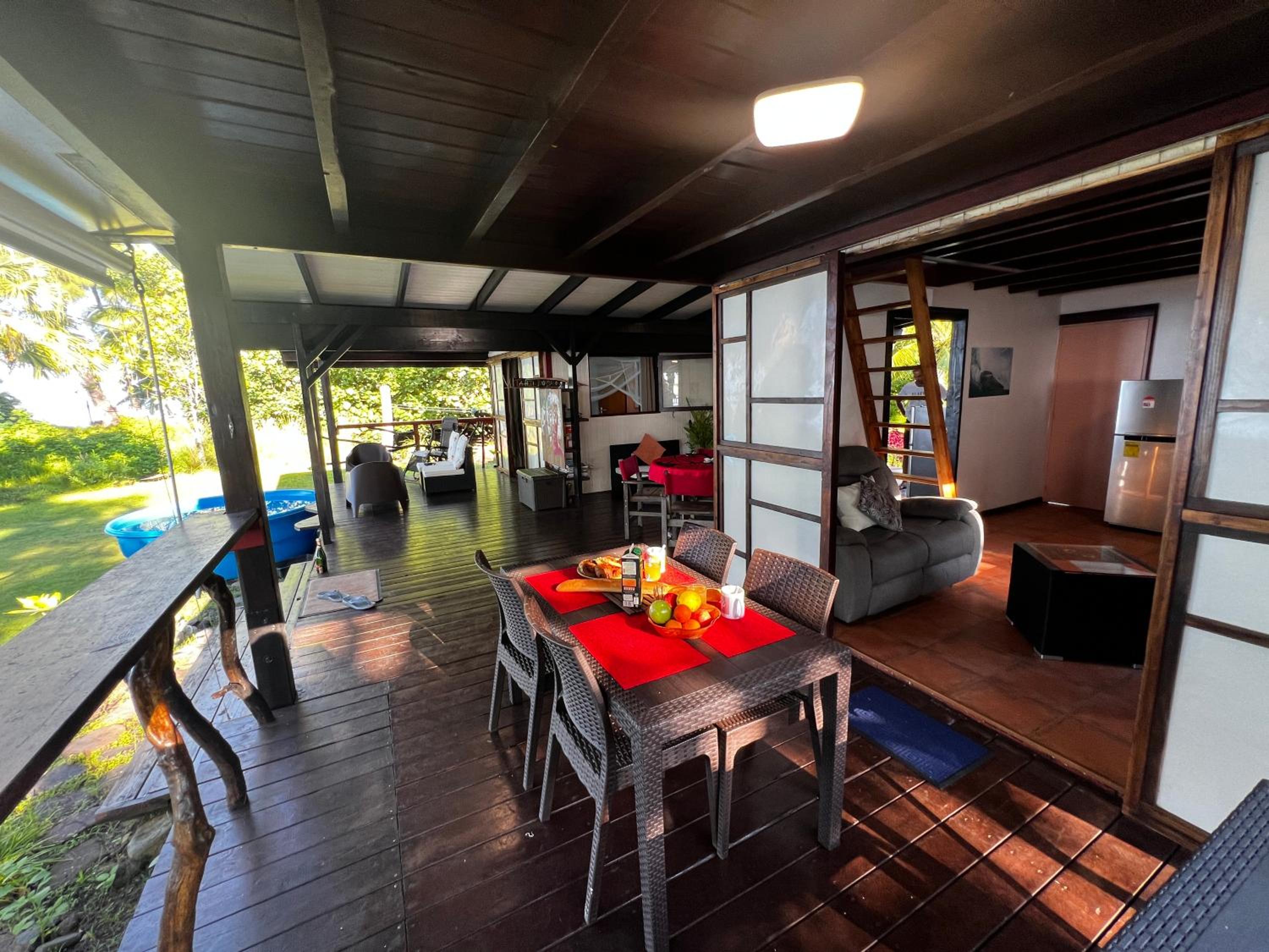 tahiti-bungalow at Teahupoo: beachfront with pountoon and mini pool view 3