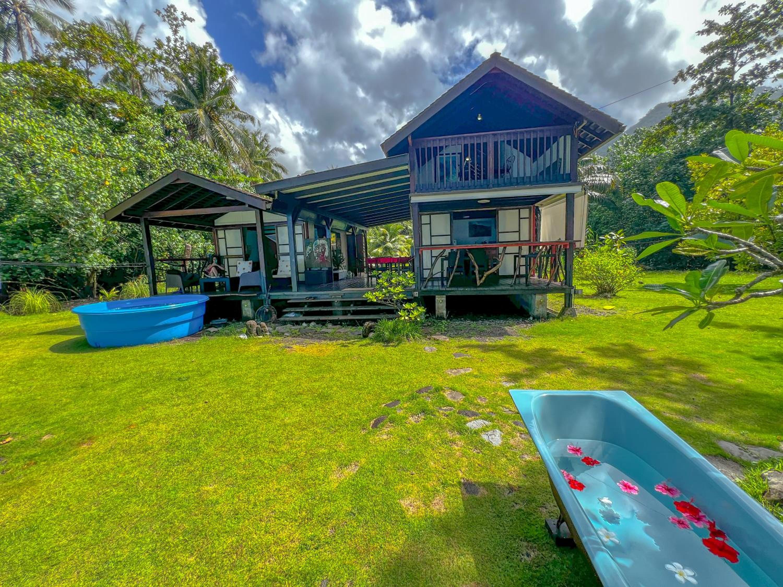tahiti-bungalow at Teahupoo: beachfront with pountoon and mini pool view 5