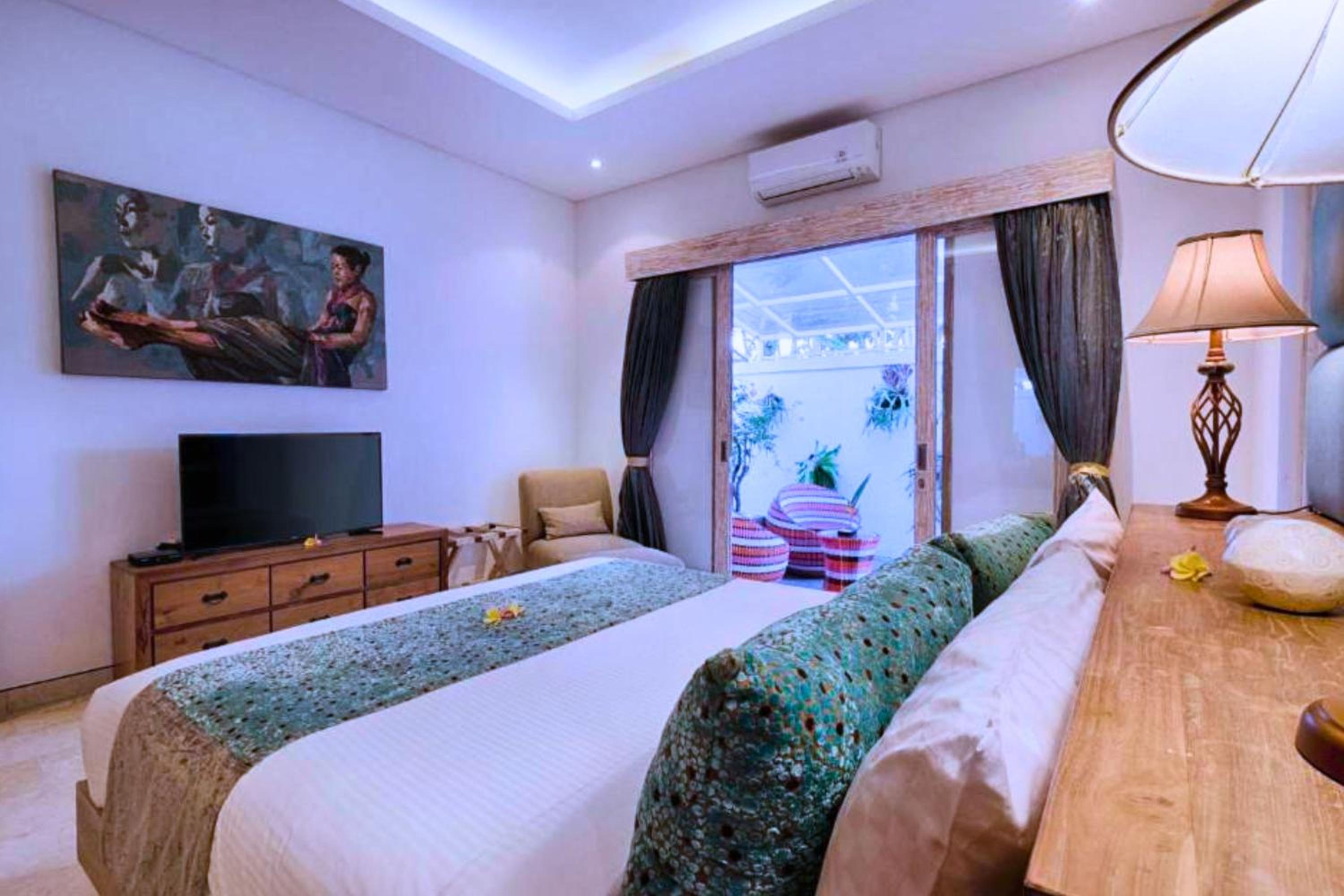 Dewangga 5 BR beachfront Villa view 4