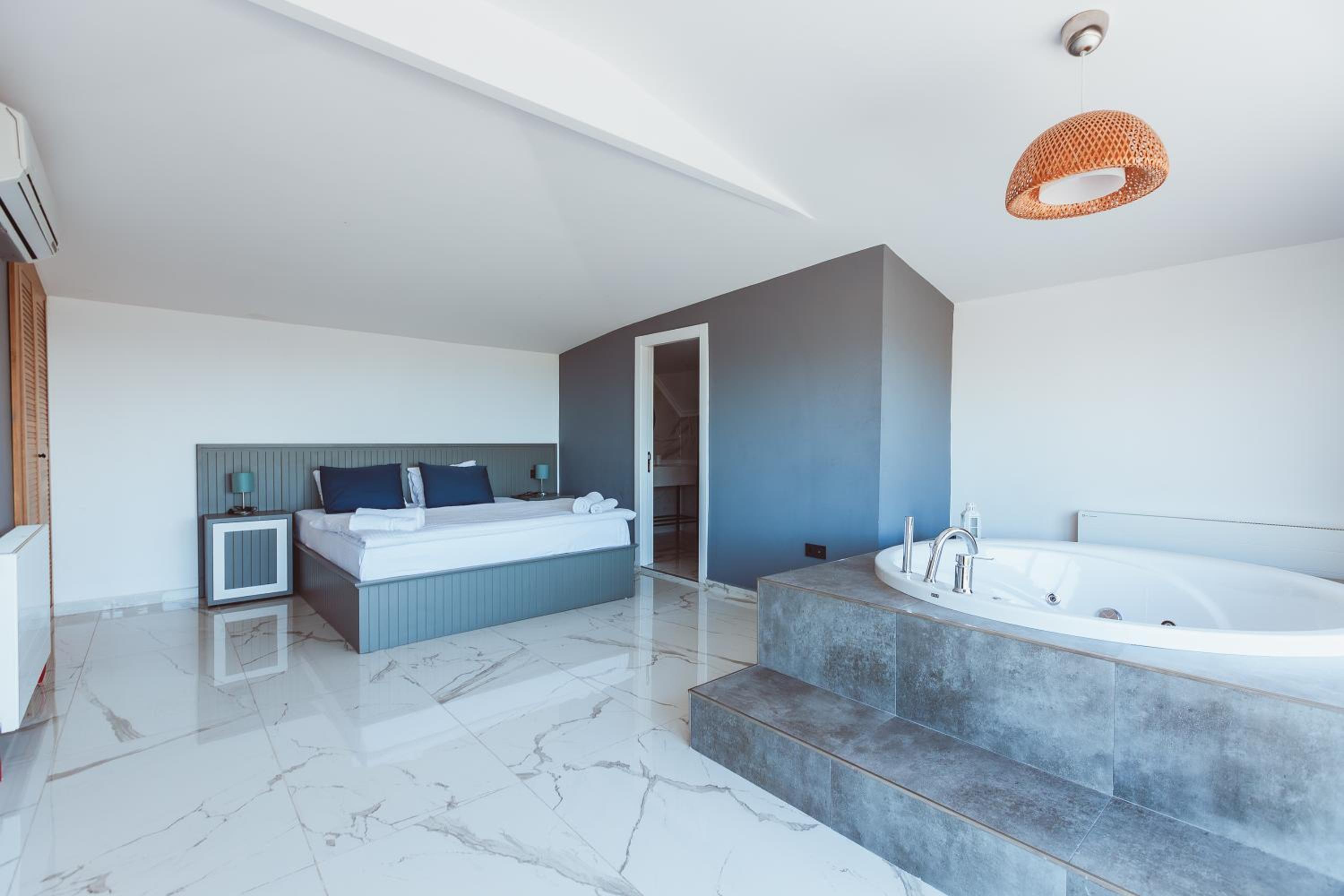 Royal Blue Istanbul - Luxury Villas