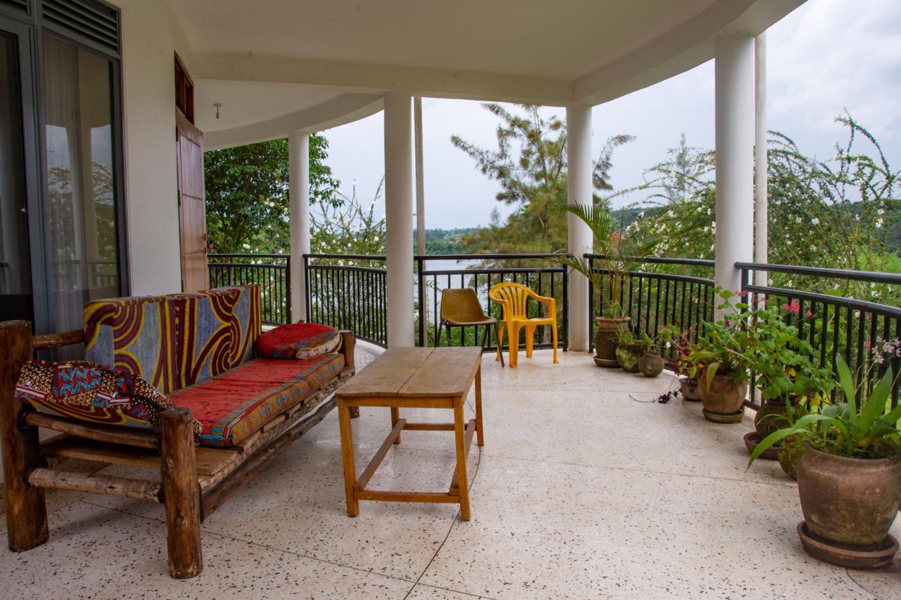2 Bed Villa - Sleeps 6 - River Views Garden Wifi view 4