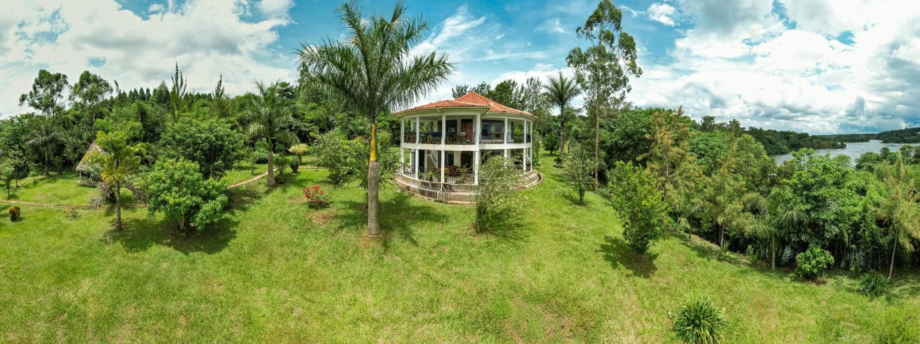 2 Bed Villa - Sleeps 6 - River Views Garden Wifi view 2