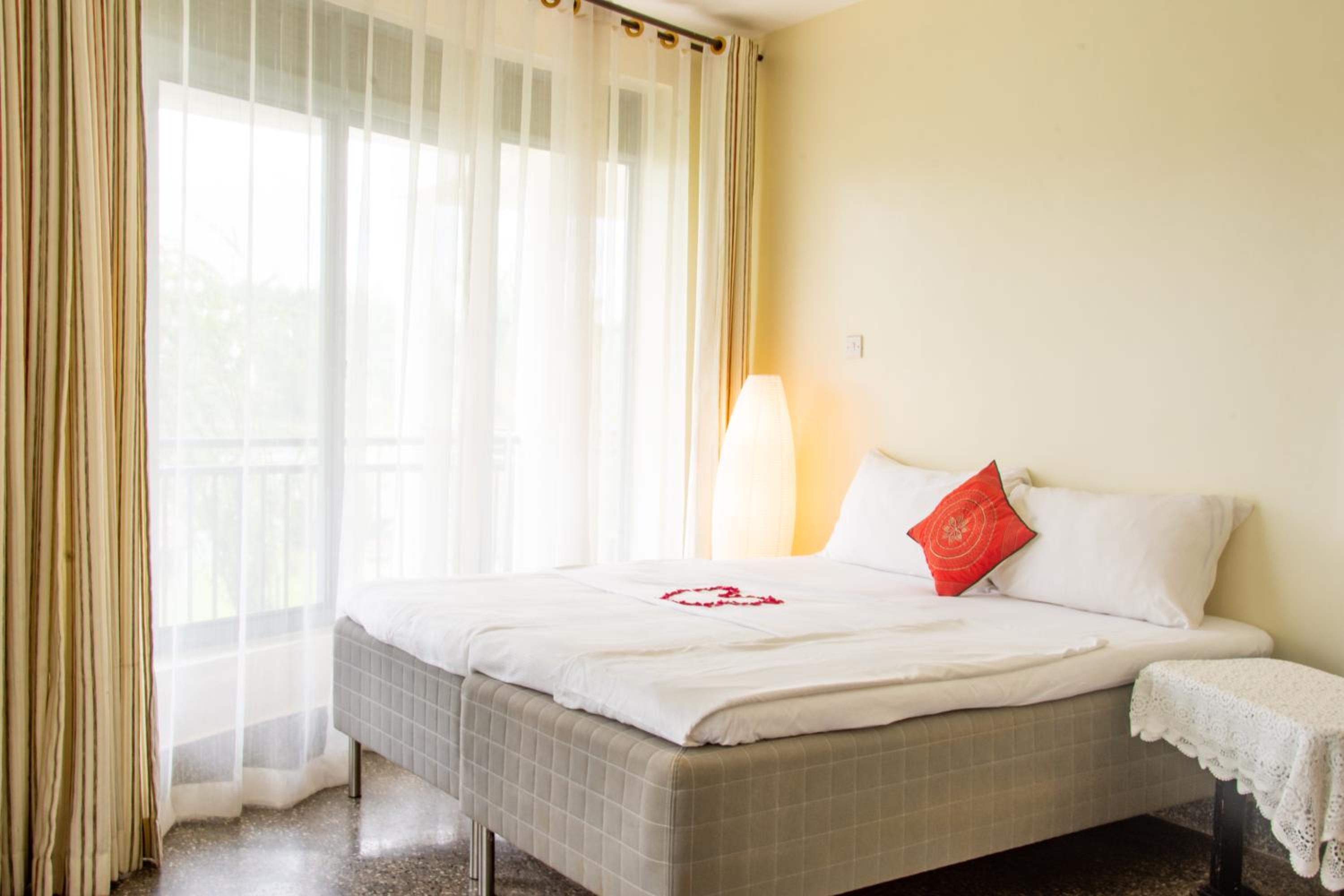 2 Bed Villa - Sleeps 6 - River Views Garden Wifi view 3