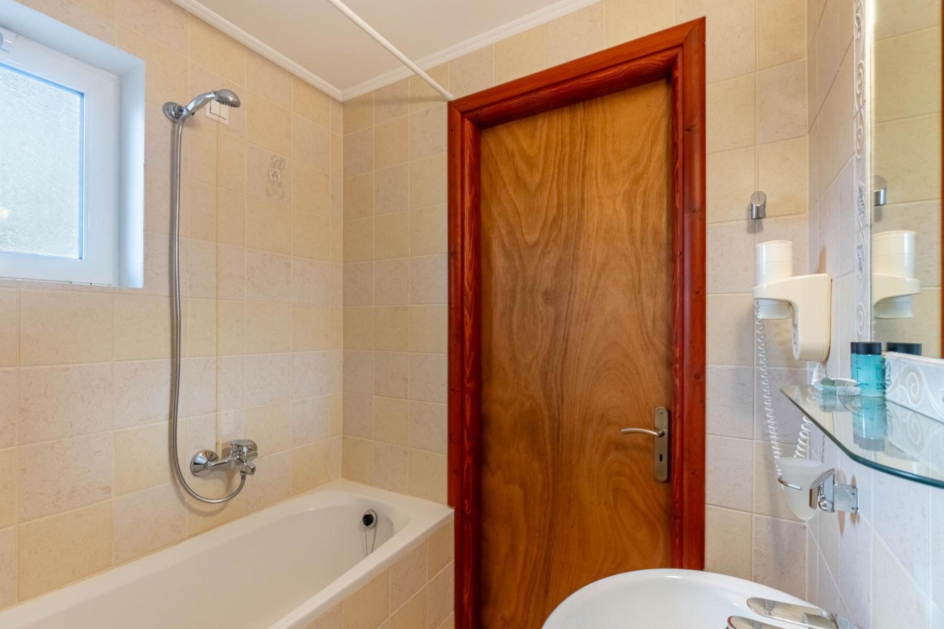 Kosmos Hotel St4 in Agios Stefanos photo 3