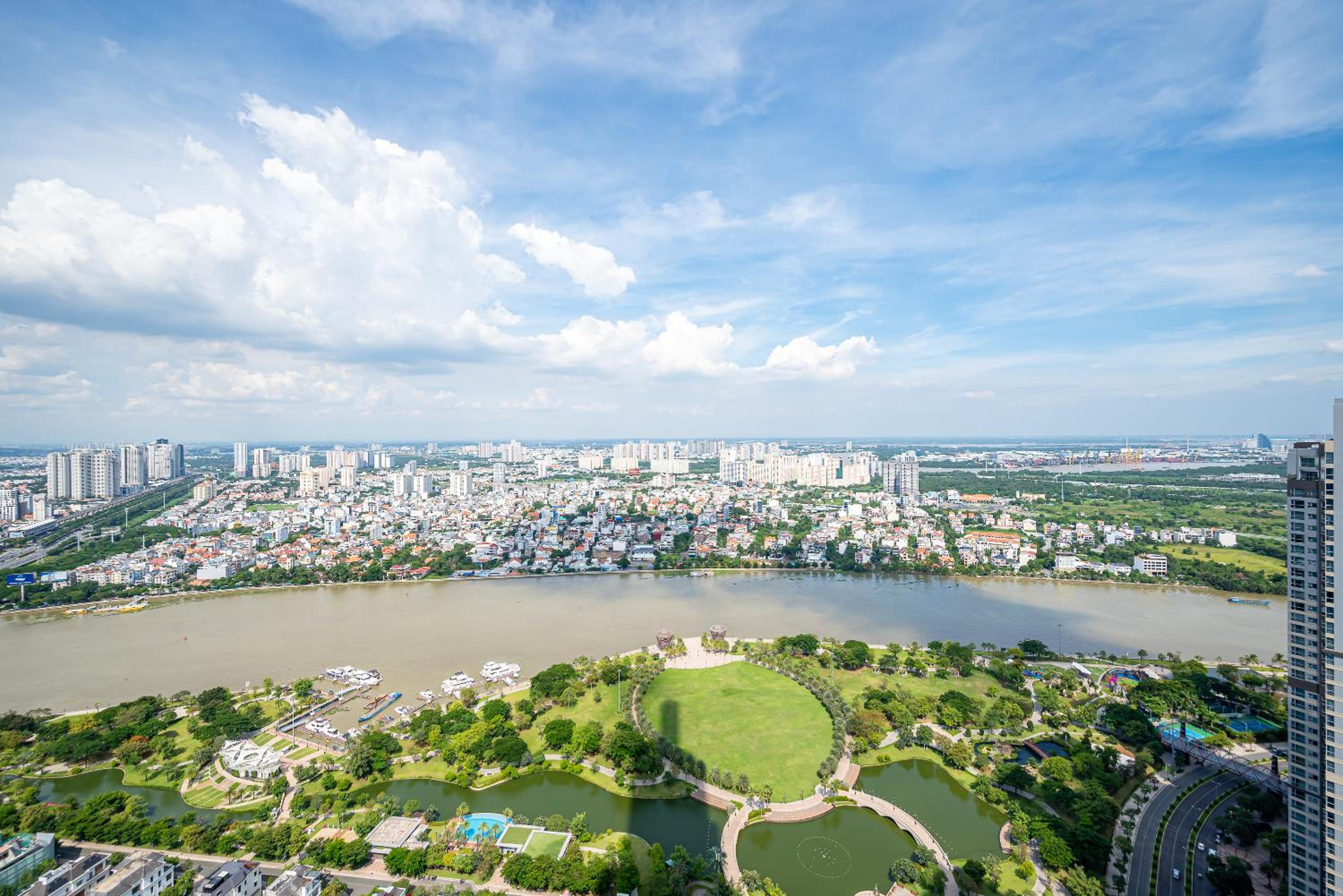 LANDMARK 81 Condotel Garden Bay