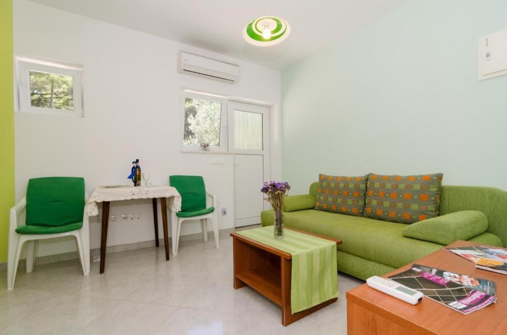 Apartments & Rooms Tapera