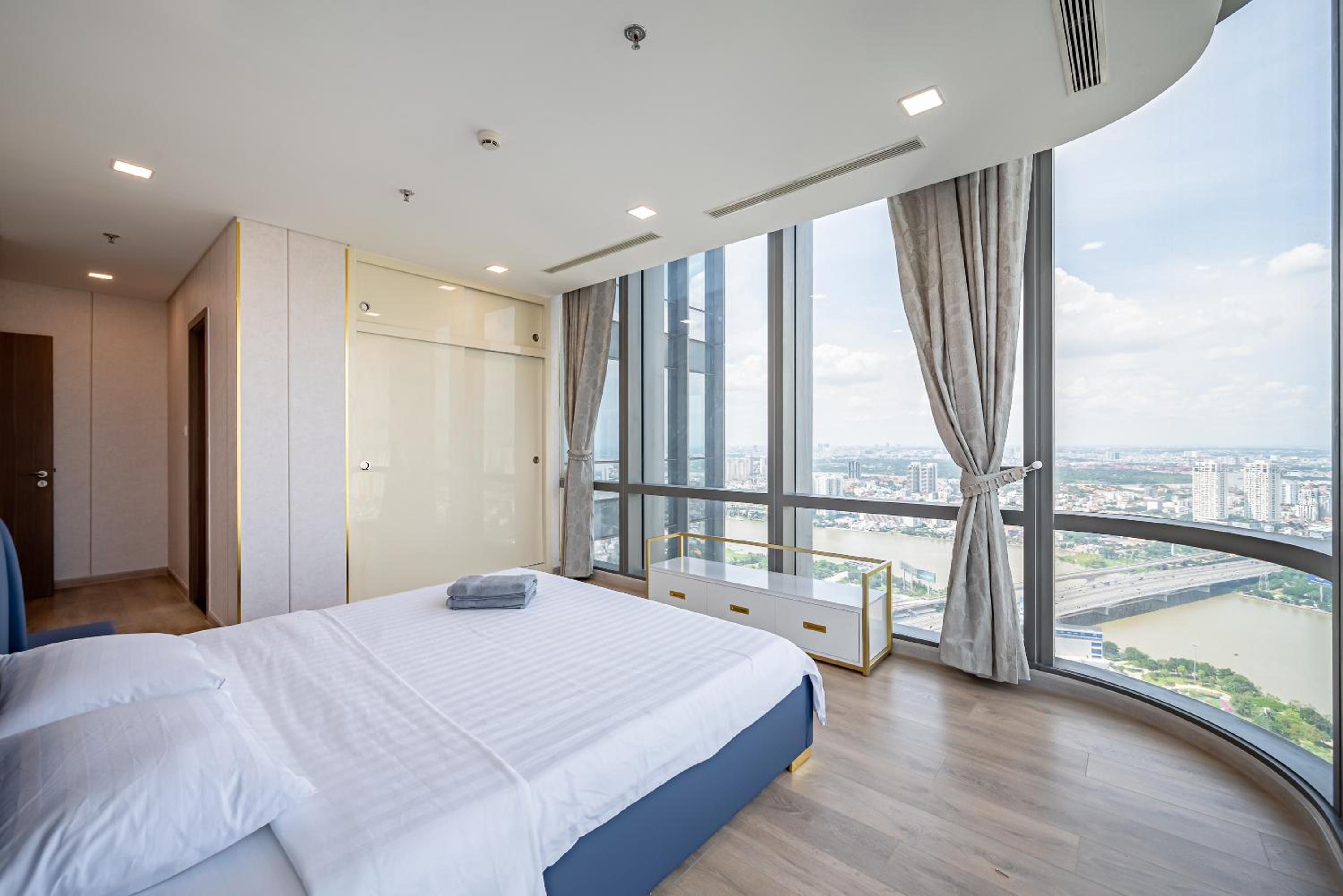 LANDMARK 81 Condotel Garden Bay