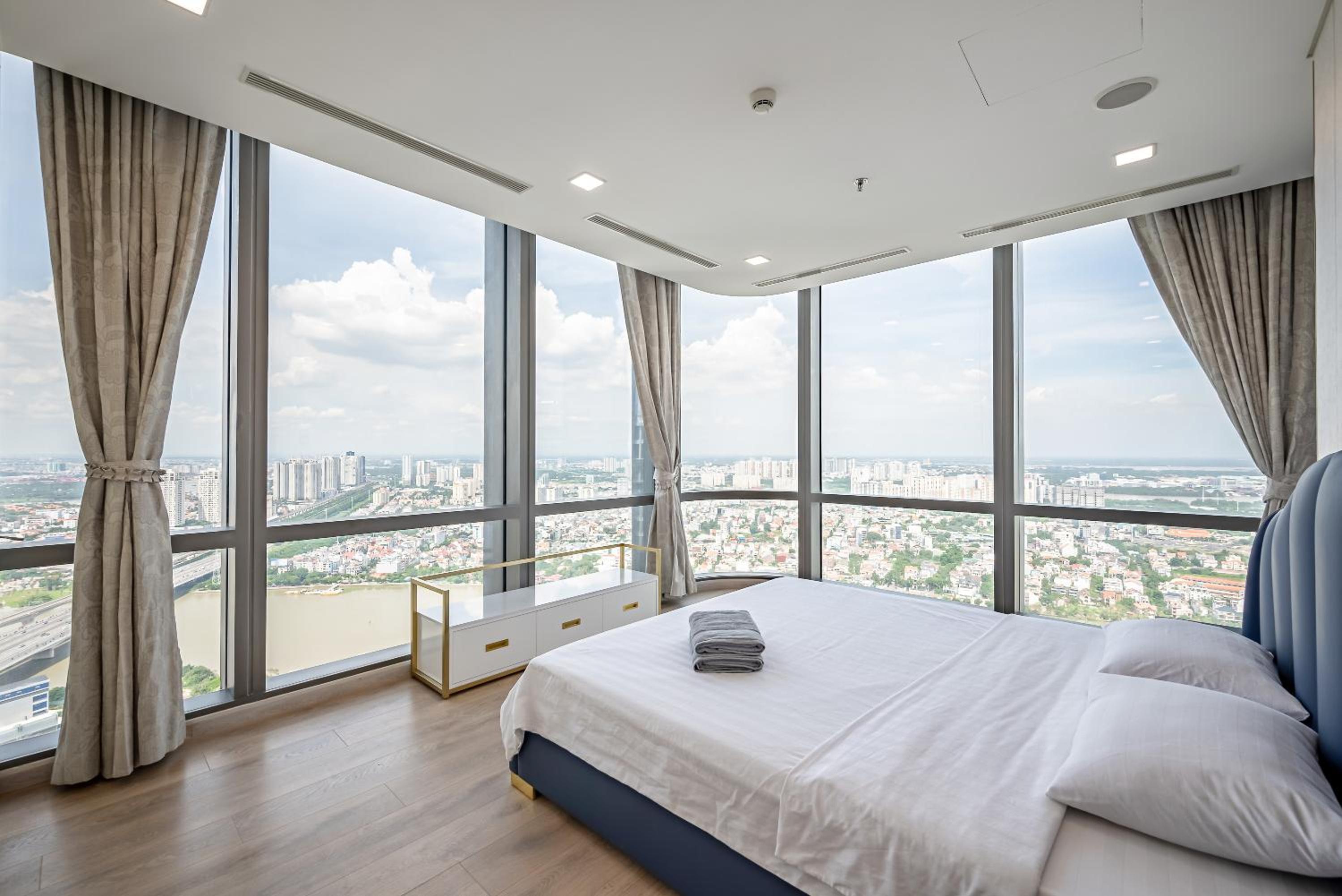 LANDMARK 81 Condotel Garden Bay