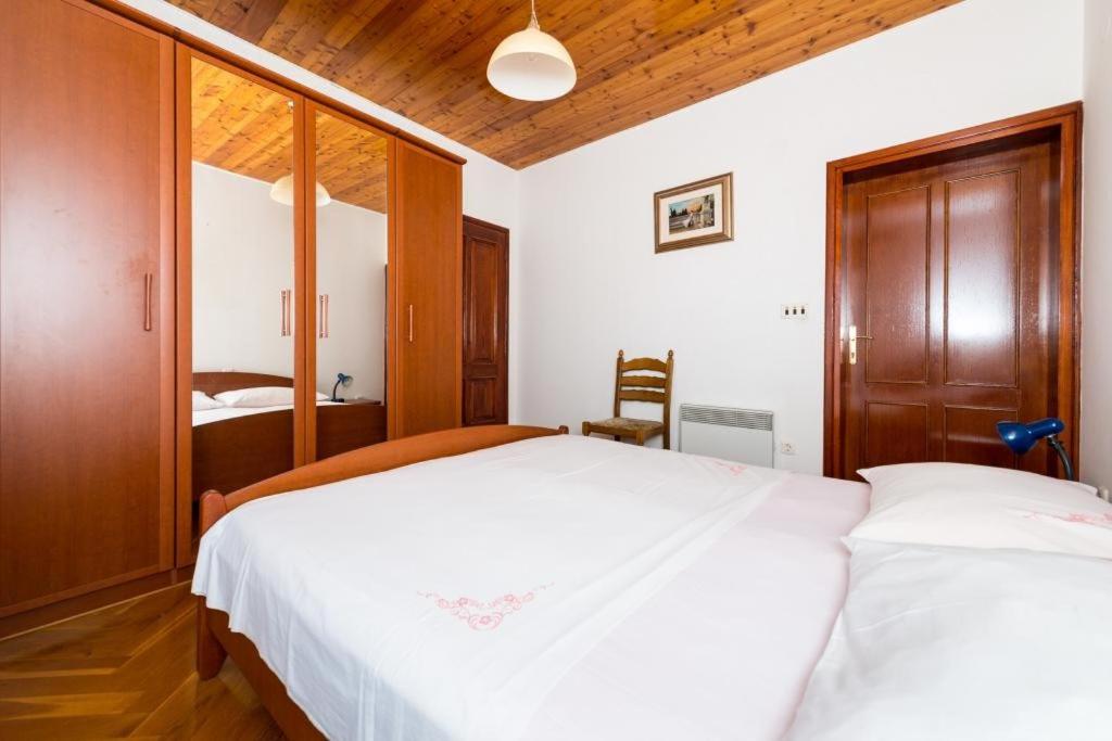 Apartments & Rooms Tapera