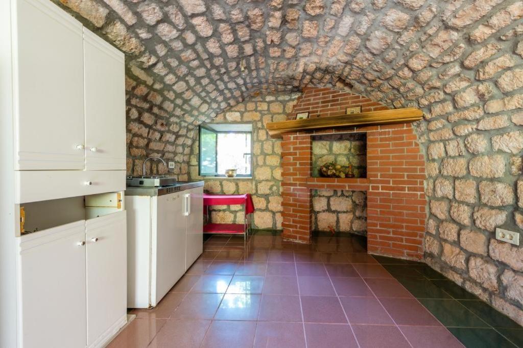 Apartments & Rooms Tapera