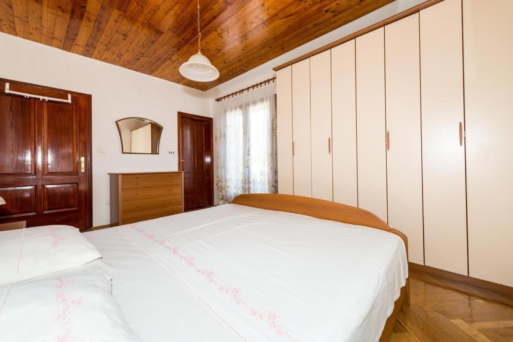 Apartments & Rooms Tapera