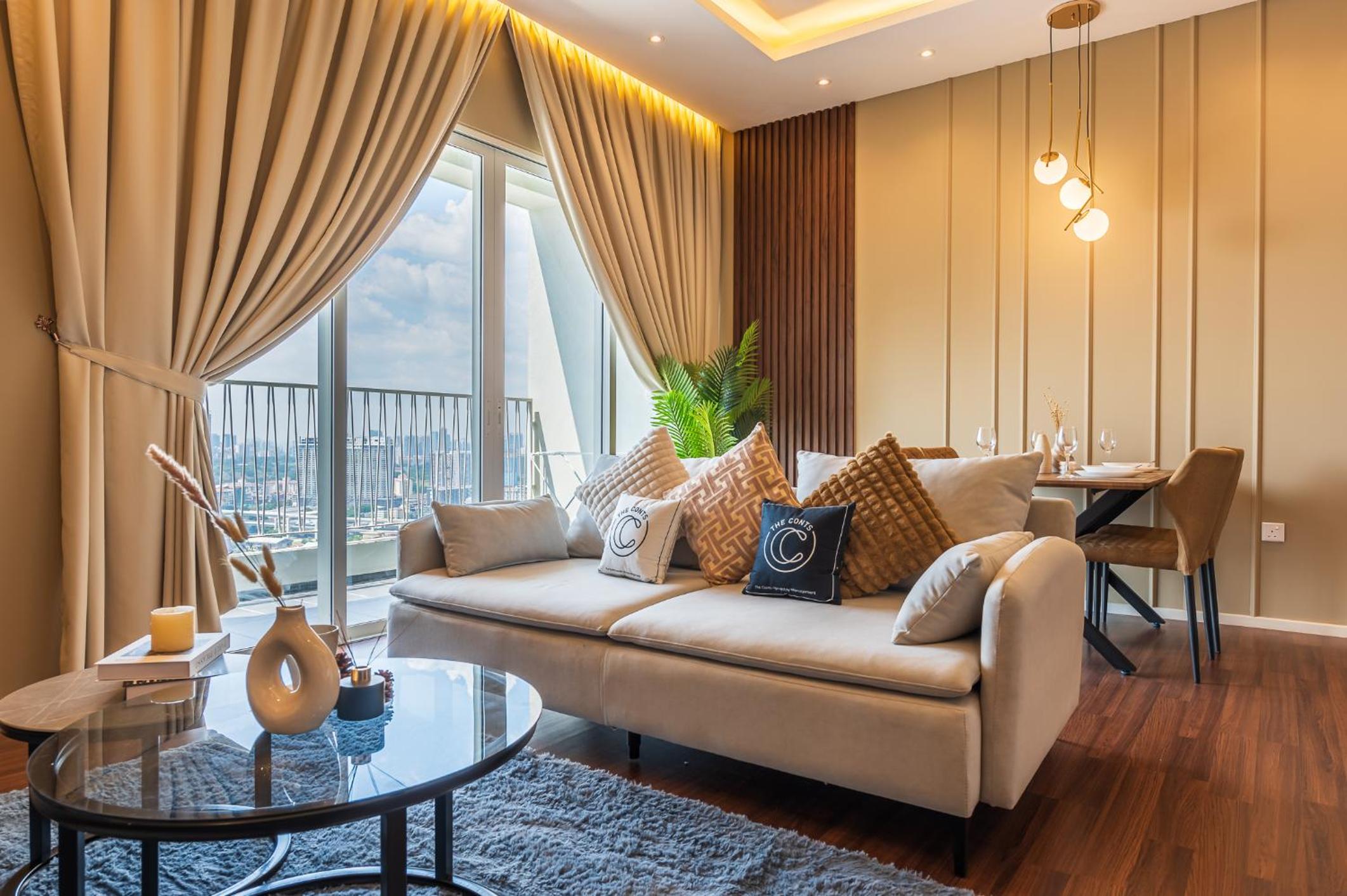 UNA RESIDENCE BY THE CONTS
