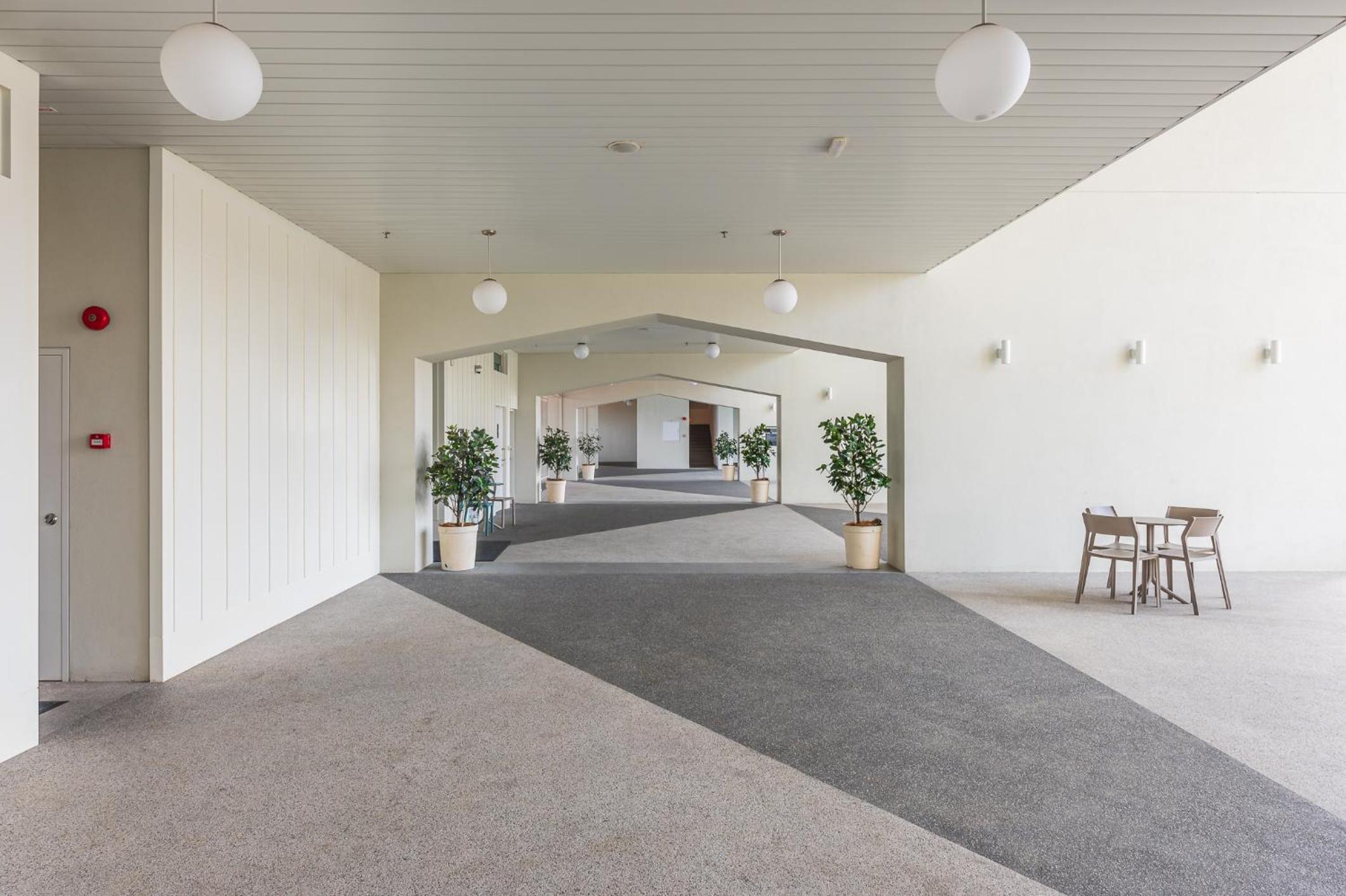 UNA RESIDENCE BY THE CONTS