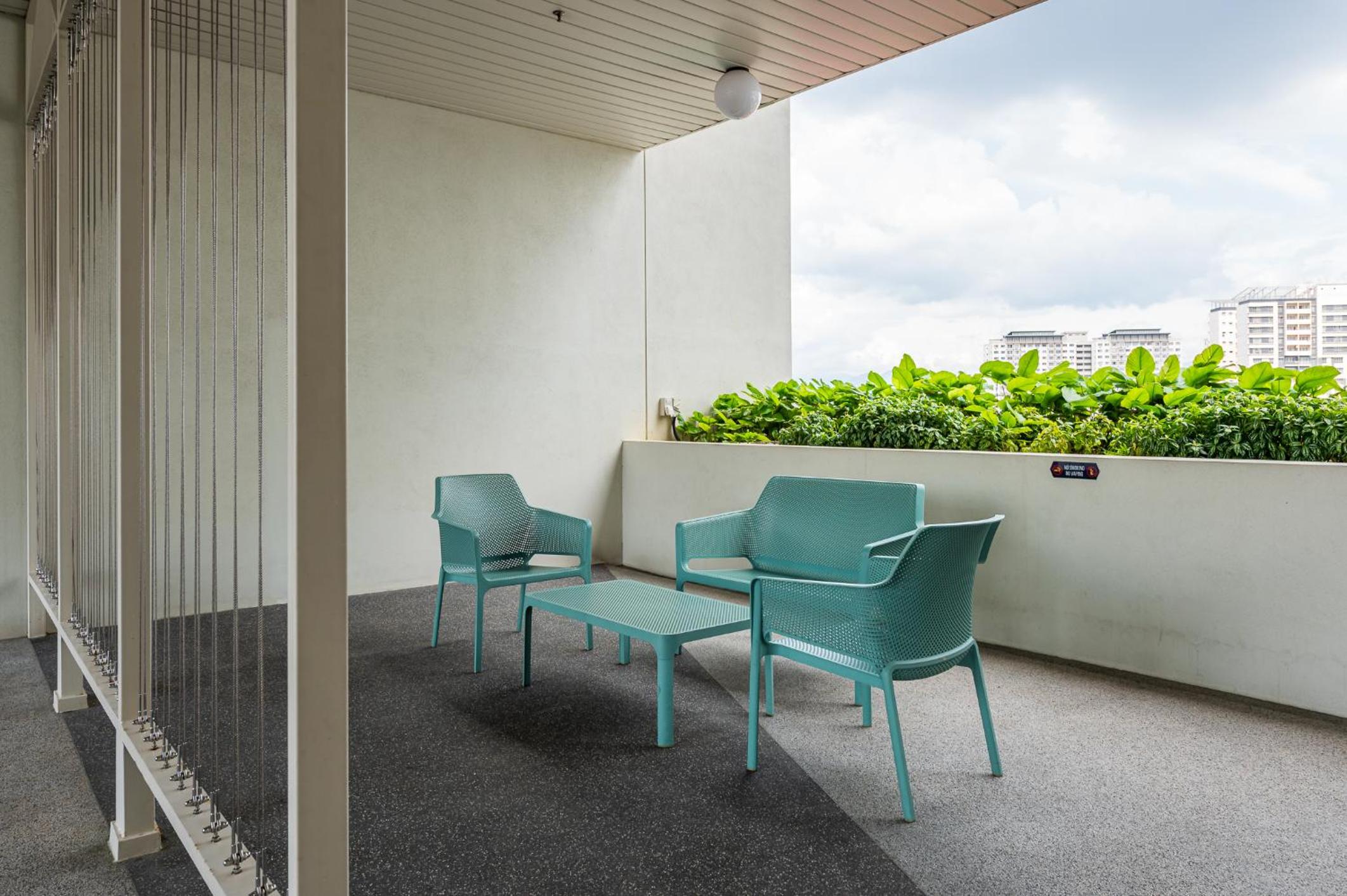 UNA RESIDENCE BY THE CONTS