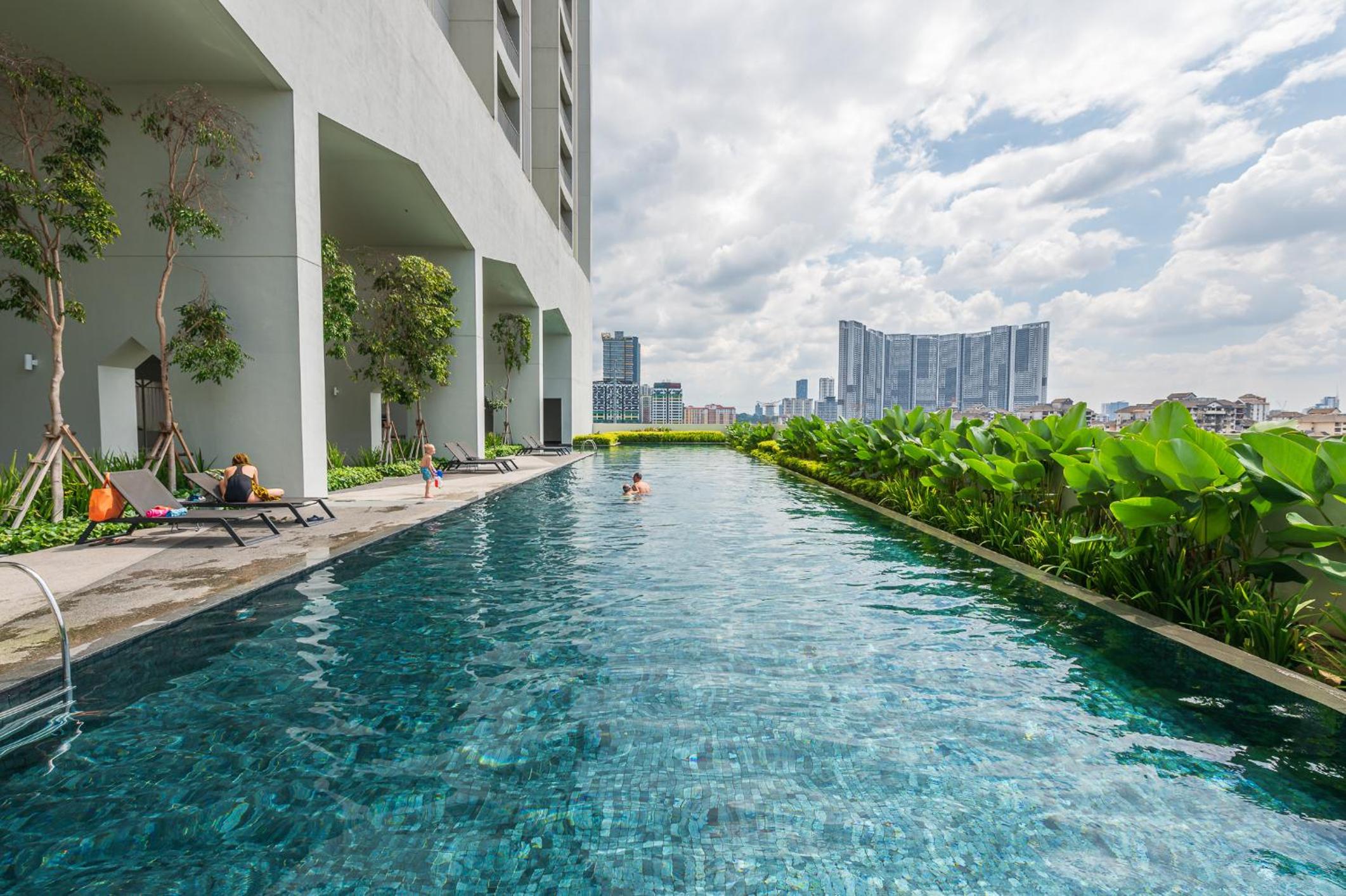 UNA RESIDENCE BY THE CONTS