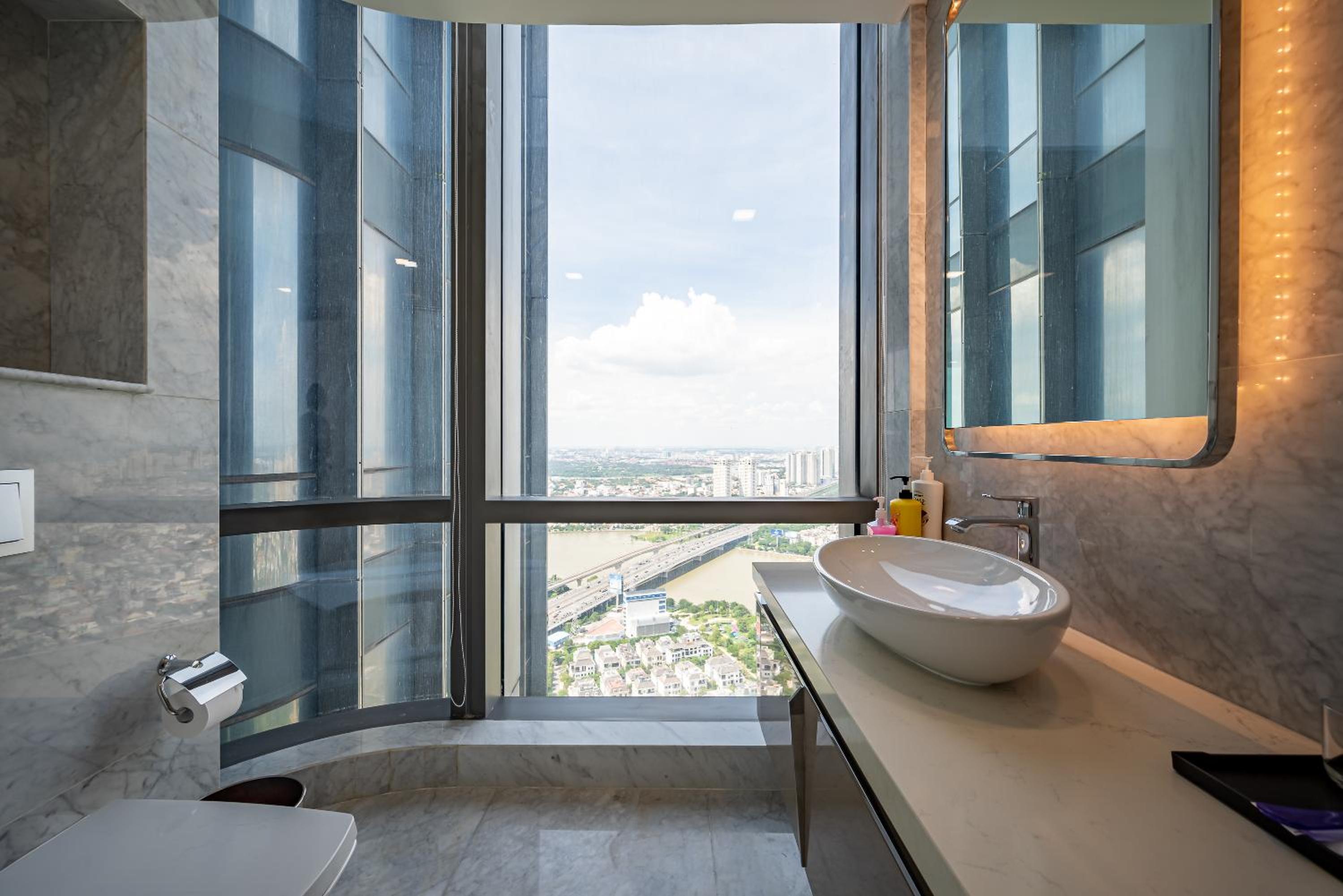 LANDMARK 81 Condotel Garden Bay