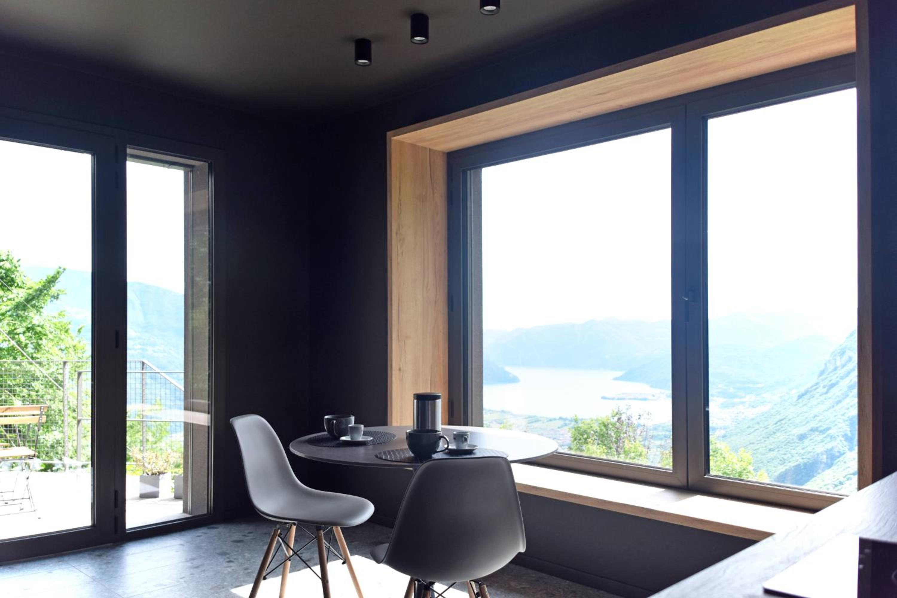 La casa di Cesare en Rogno — balance & terrace