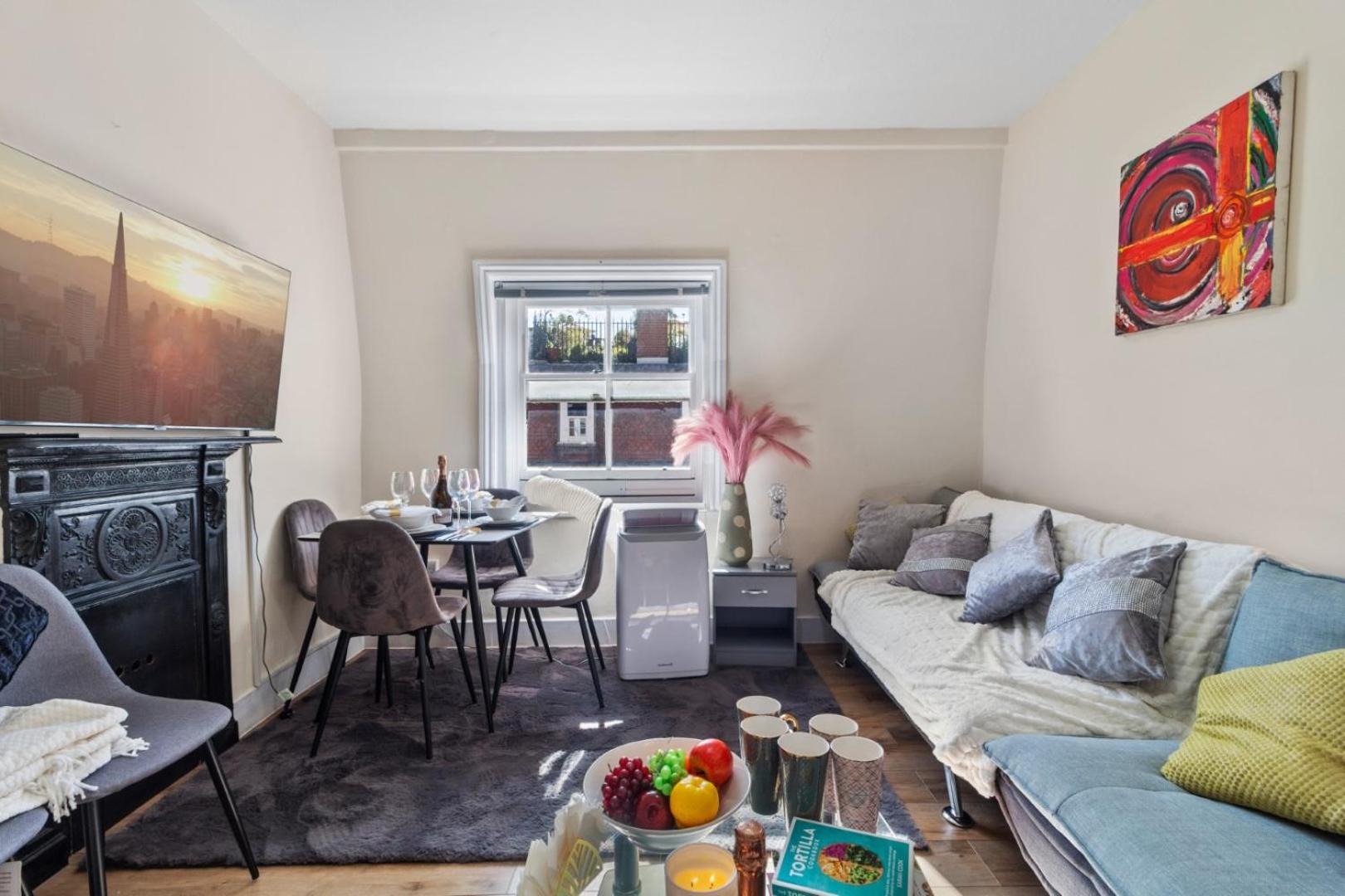 Luxury 2 Bed Apartment in the Heart of Mayfair Your Stylish London Retreat 4th floor no lift