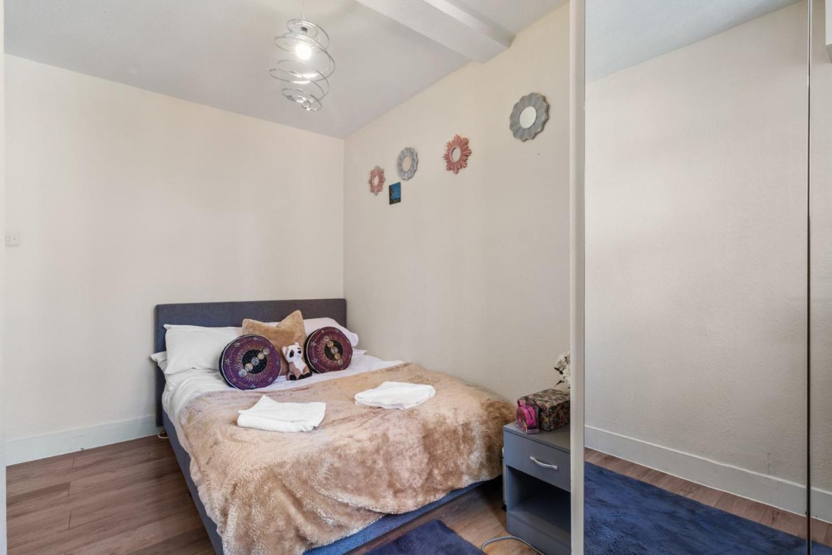Luxury 2 Bed Apartment in the Heart of Mayfair Your Stylish London Retreat 4th floor no lift