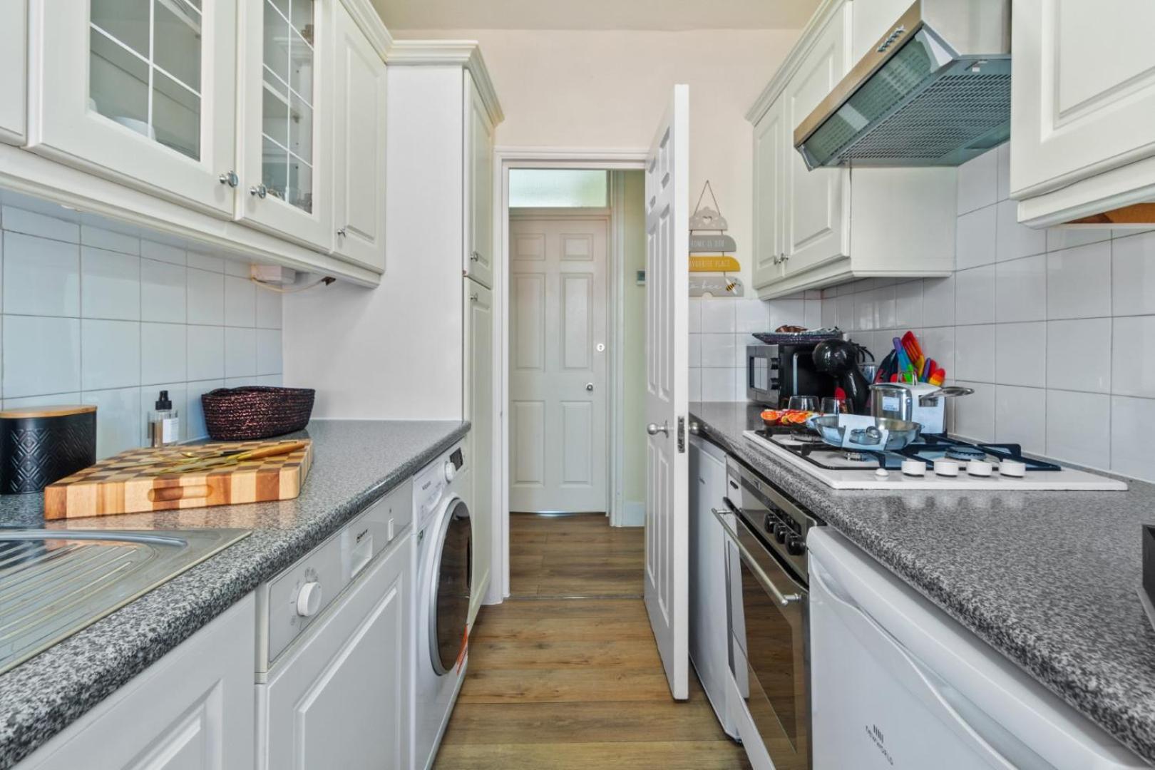 Luxury 2 Bed Apartment in the Heart of Mayfair Your Stylish London Retreat 4th floor no lift