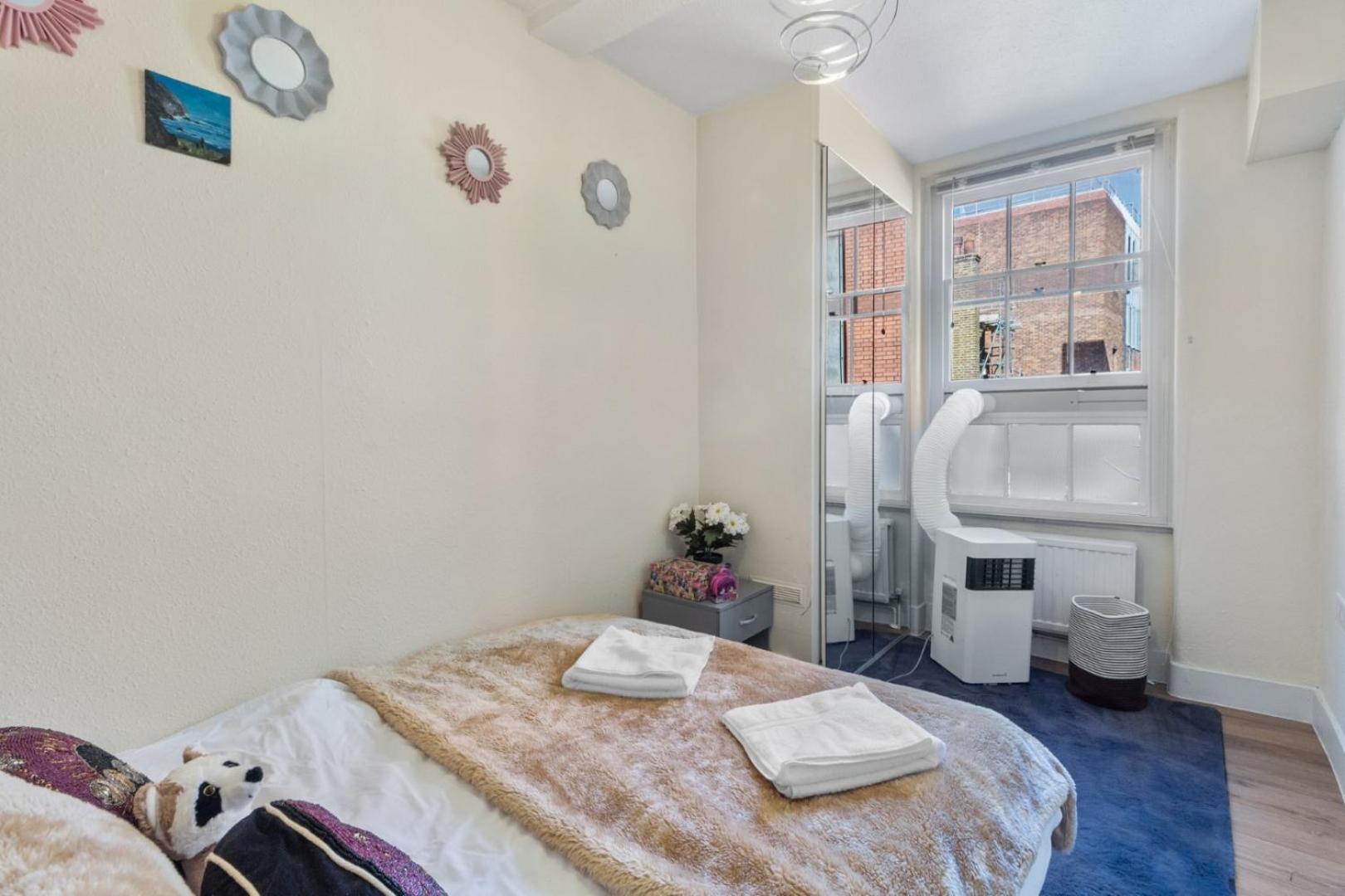 Luxury 2 Bed Apartment in the Heart of Mayfair Your Stylish London Retreat 4th floor no lift