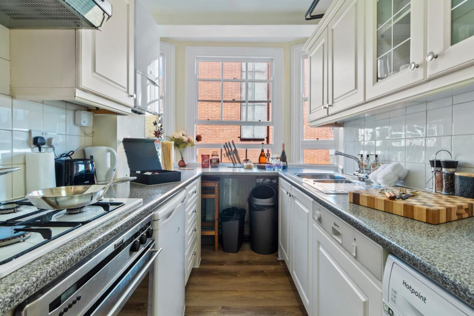 Luxury 2 Bed Apartment in the Heart of Mayfair Your Stylish London Retreat 4th floor no lift