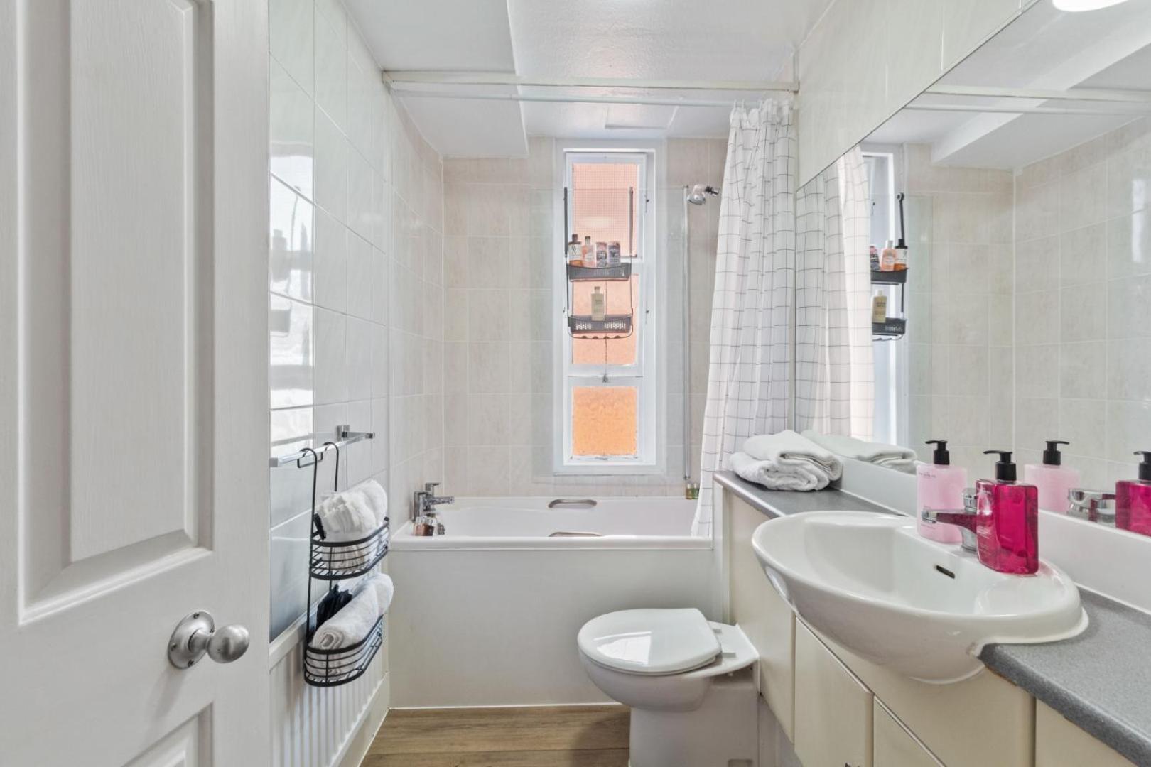 Luxury 2 Bed Apartment in the Heart of Mayfair Your Stylish London Retreat 4th floor no lift