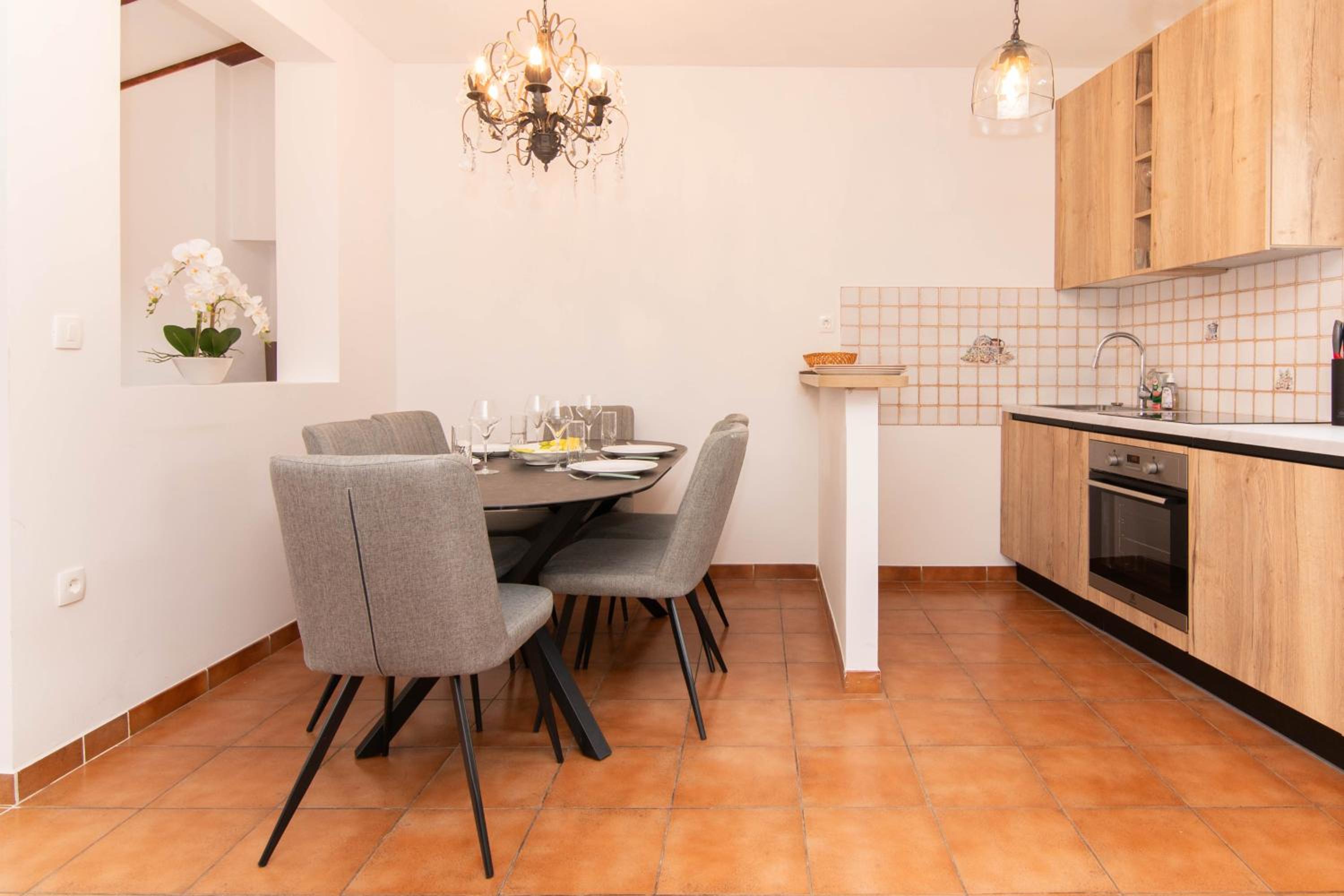 Apartments Leonel by Locap Group