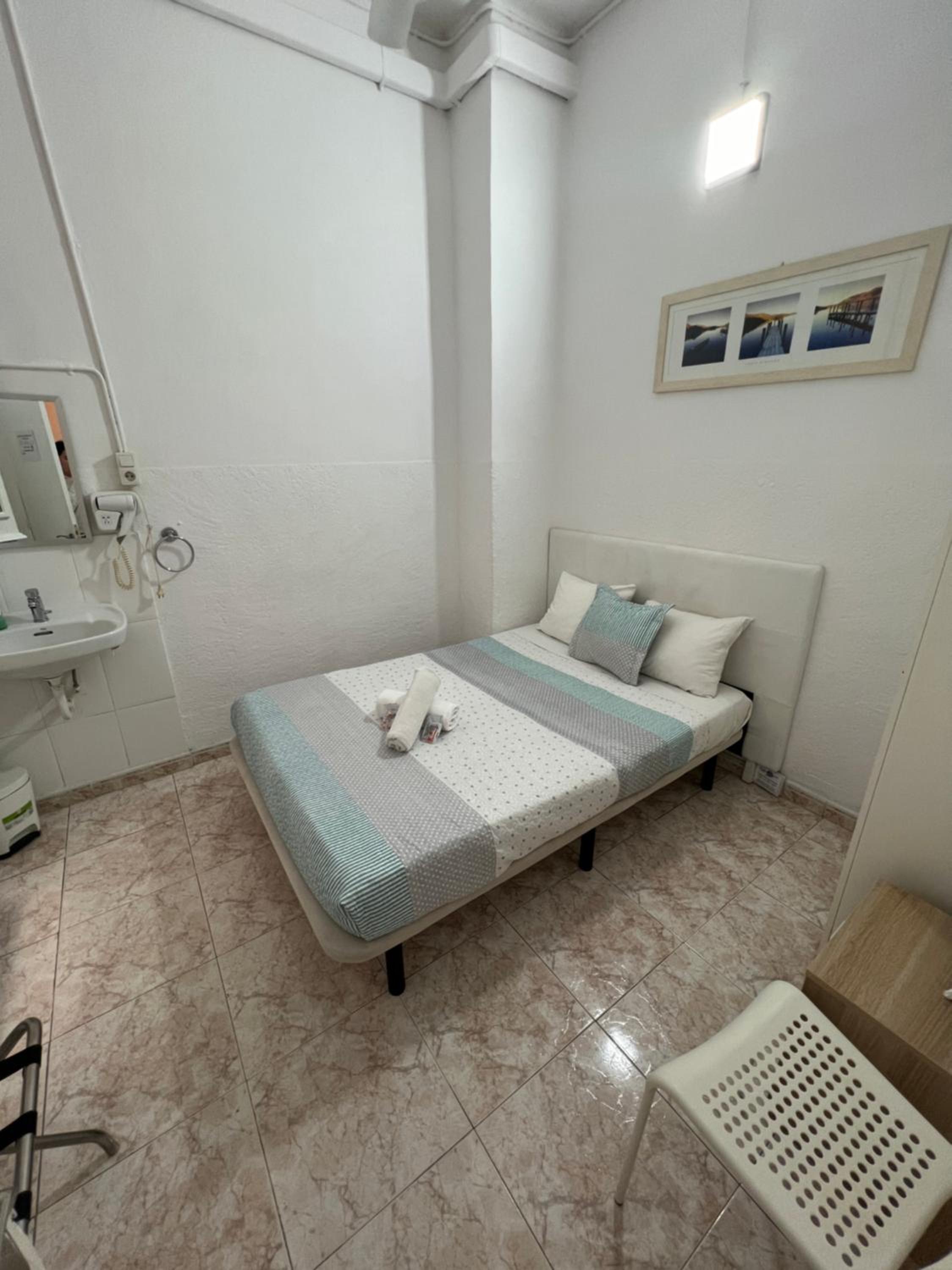 YOUTH HOSTEL - Central and Basic Drassanes