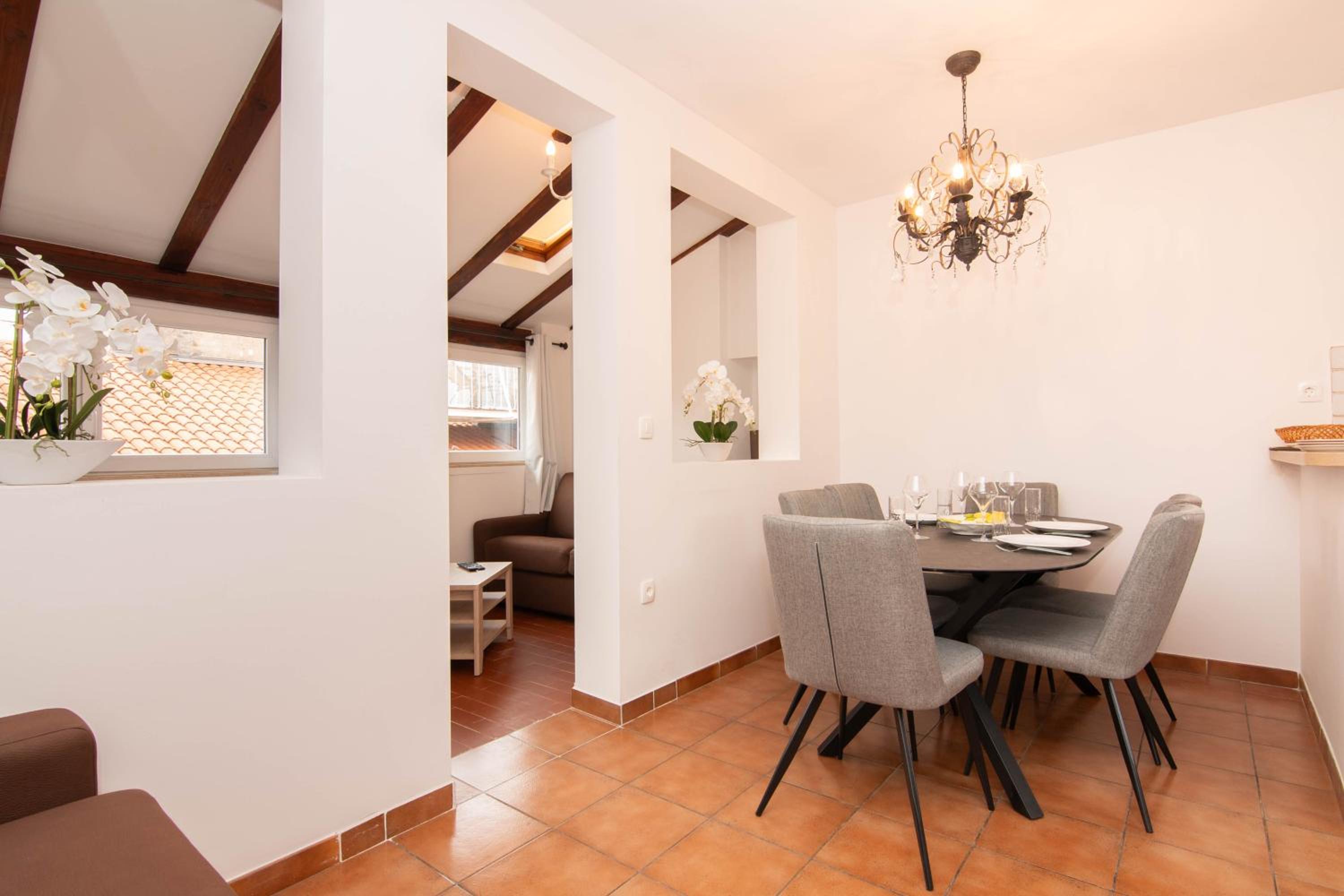 Apartments Leonel by Locap Group