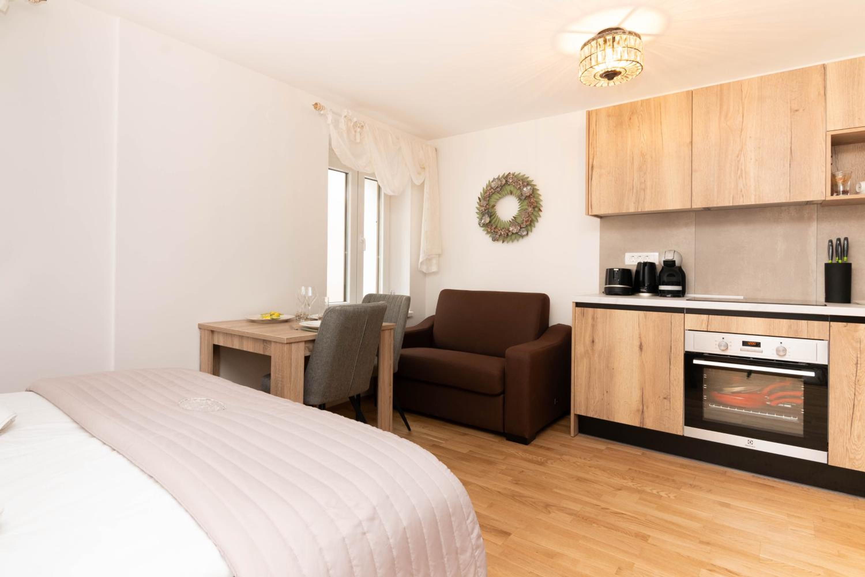 Apartments Leonel by Locap Group