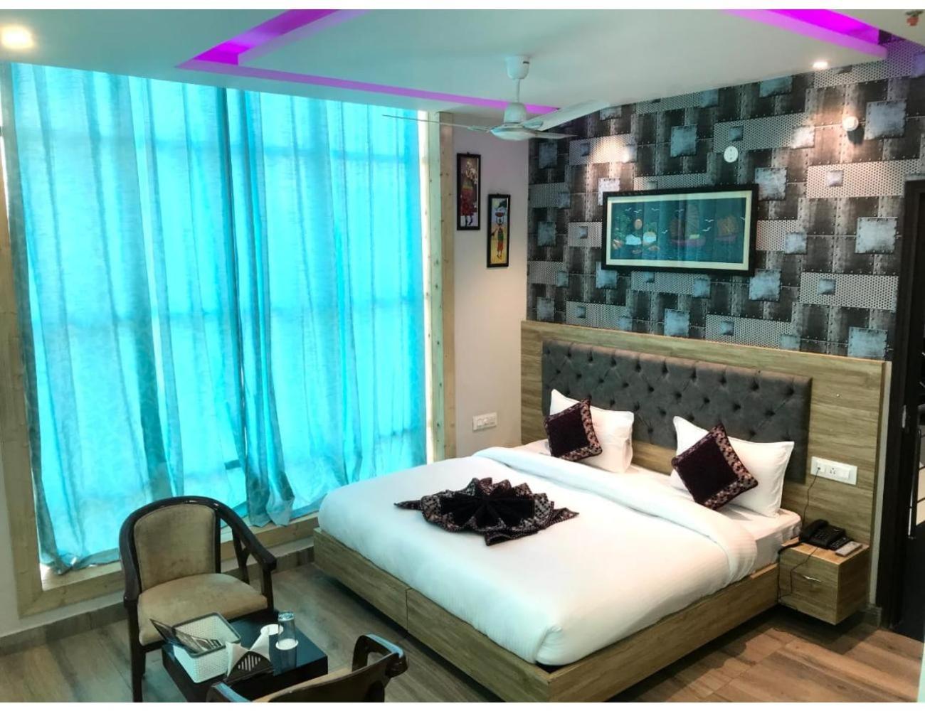 Hotel Glass Inn, Dhakoli view 4