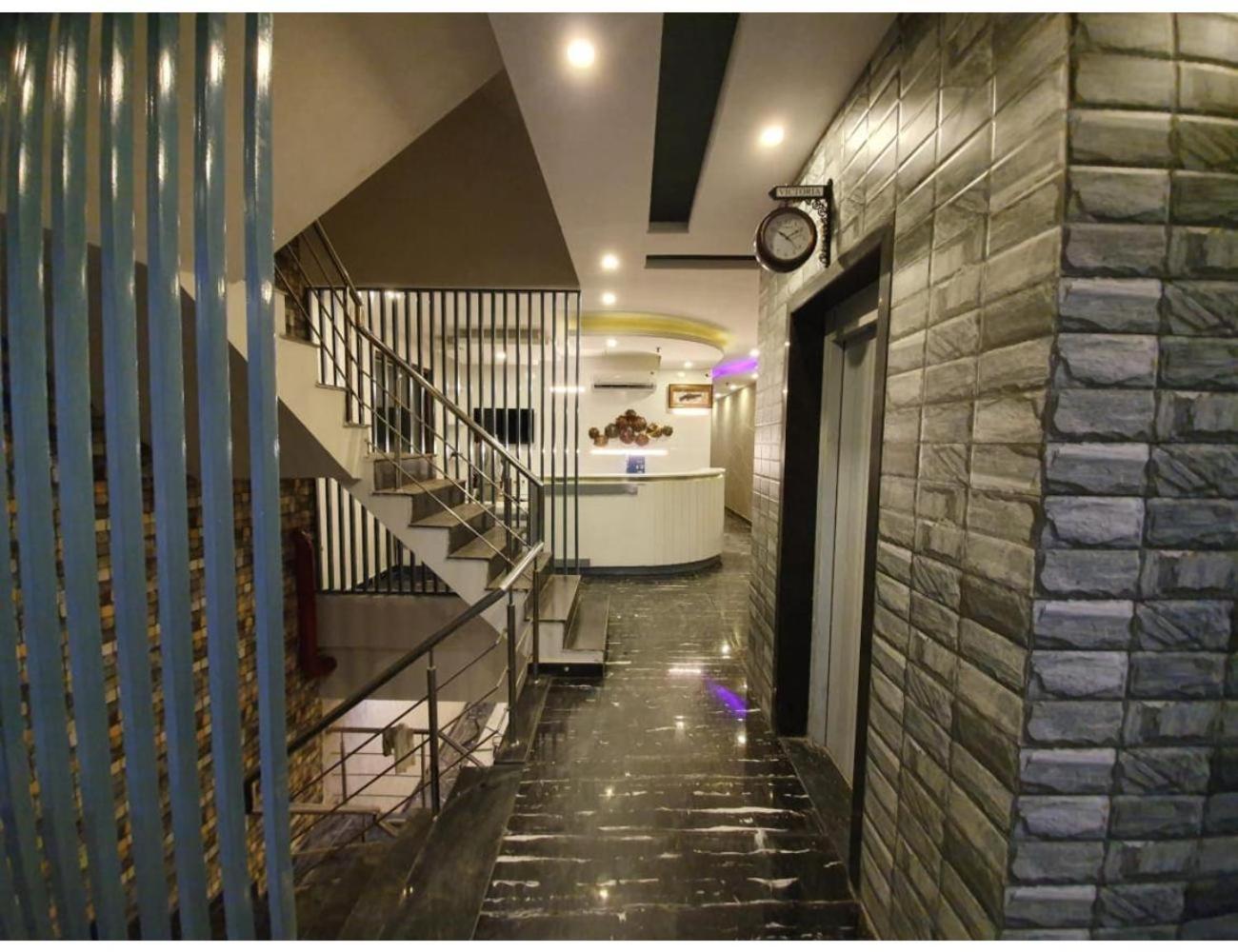 Hotel Glass Inn, Dhakoli view 5