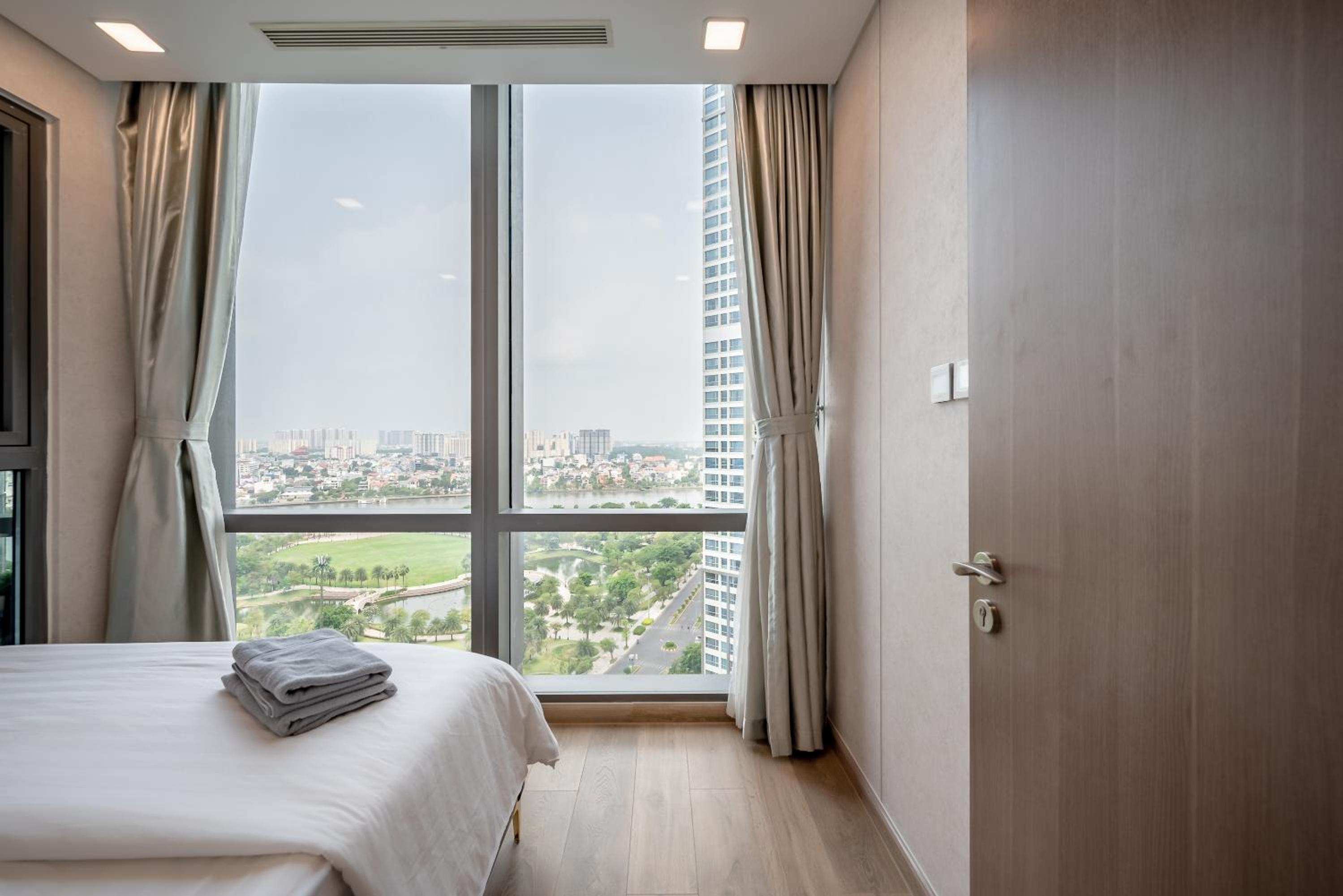 LANDMARK 81 Condotel Garden Bay