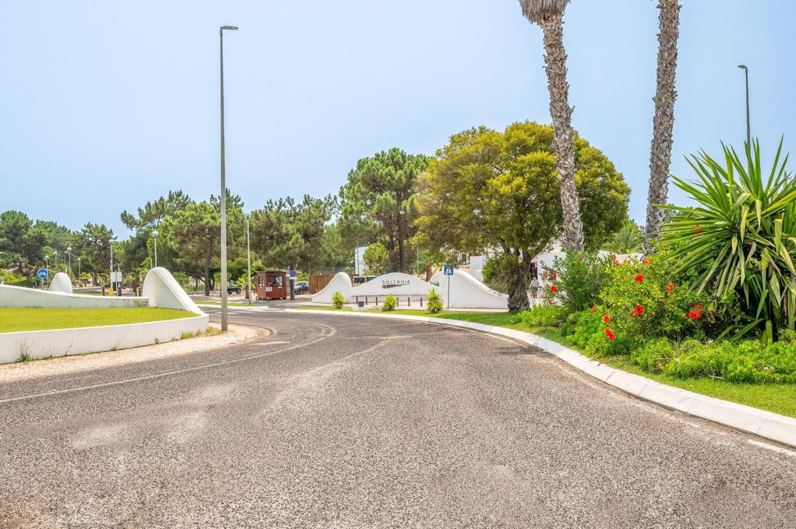 GuestReady - Coastal Bliss in Praia de Troia view 3