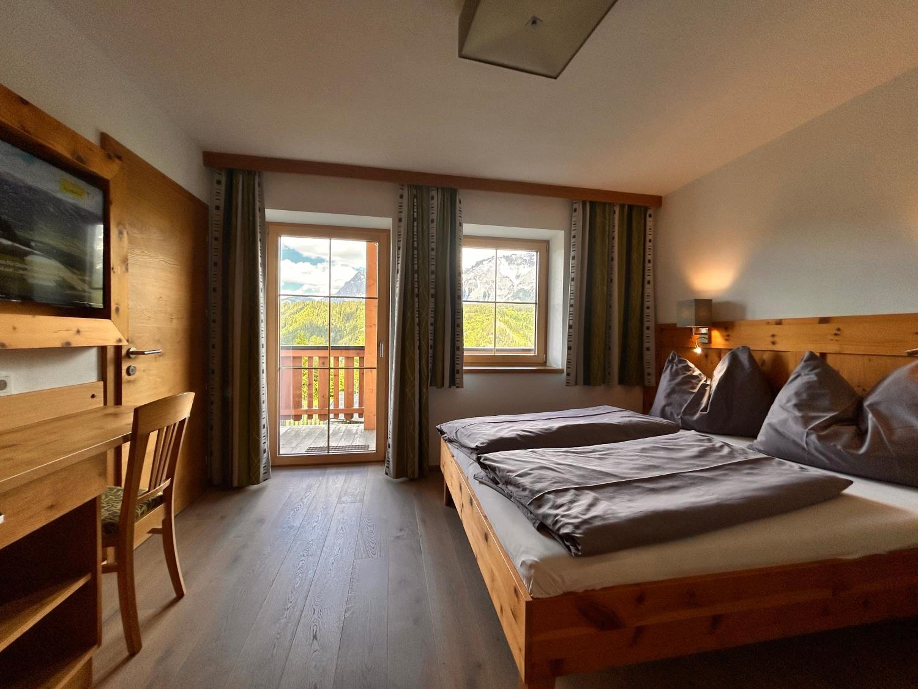 La Montana Ski & Hiking LODGE view 3