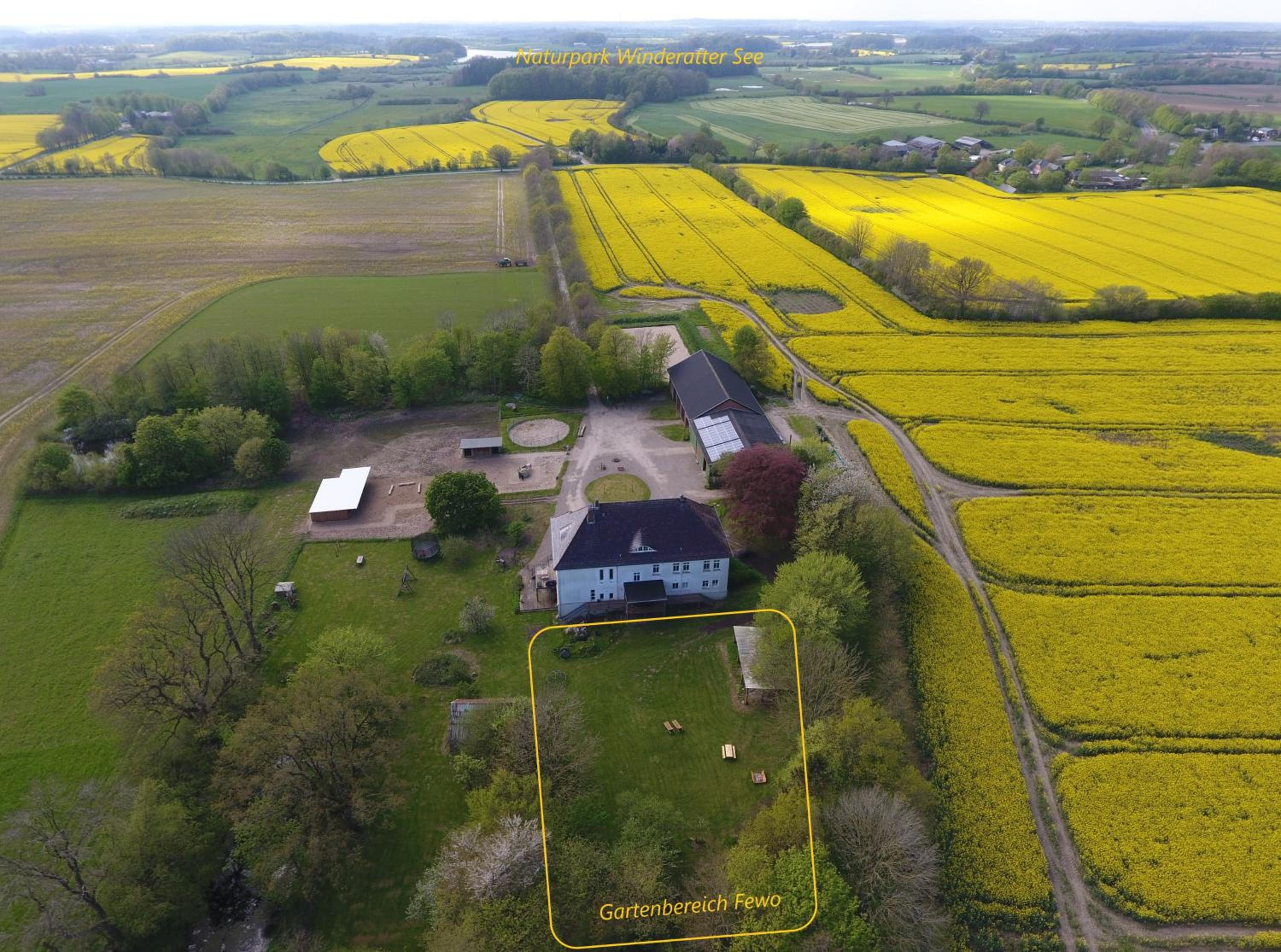 Ferienwohnung Gut Hardesby - großzügig mit Kamin & tollem Garten