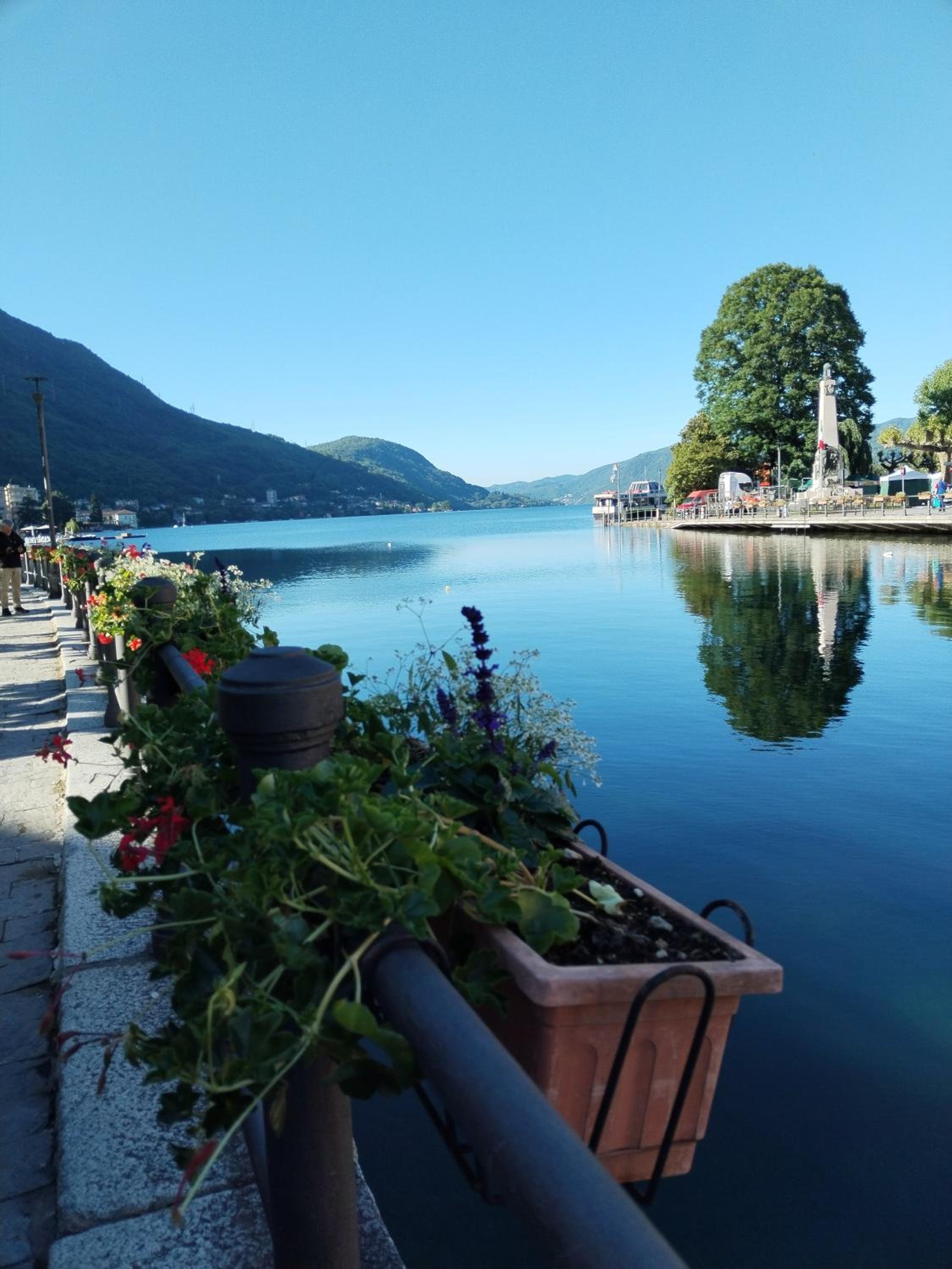 un balcone sul lago