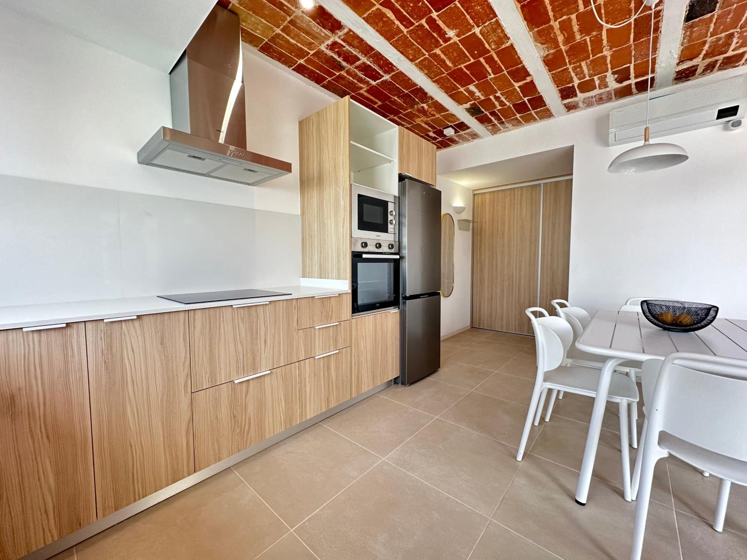 Agi Arago Apartments