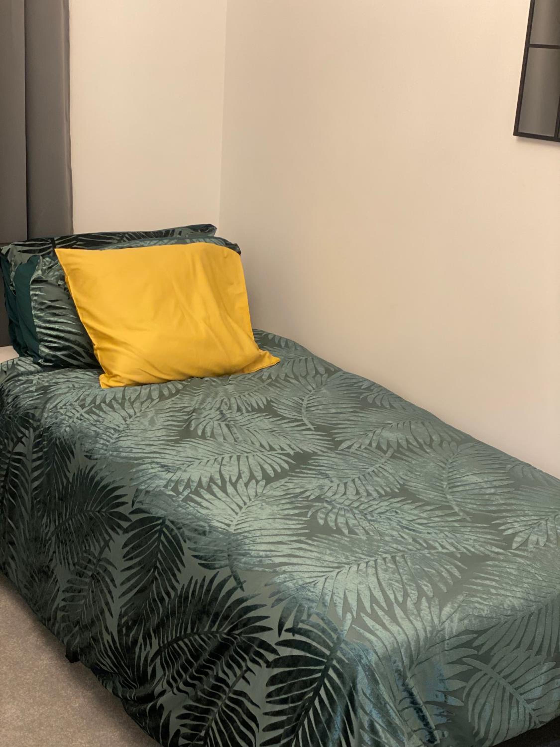 Peterborough Brand New City Center Apartment 2 Bedroom 2 bath apartment free parking contractors welcome